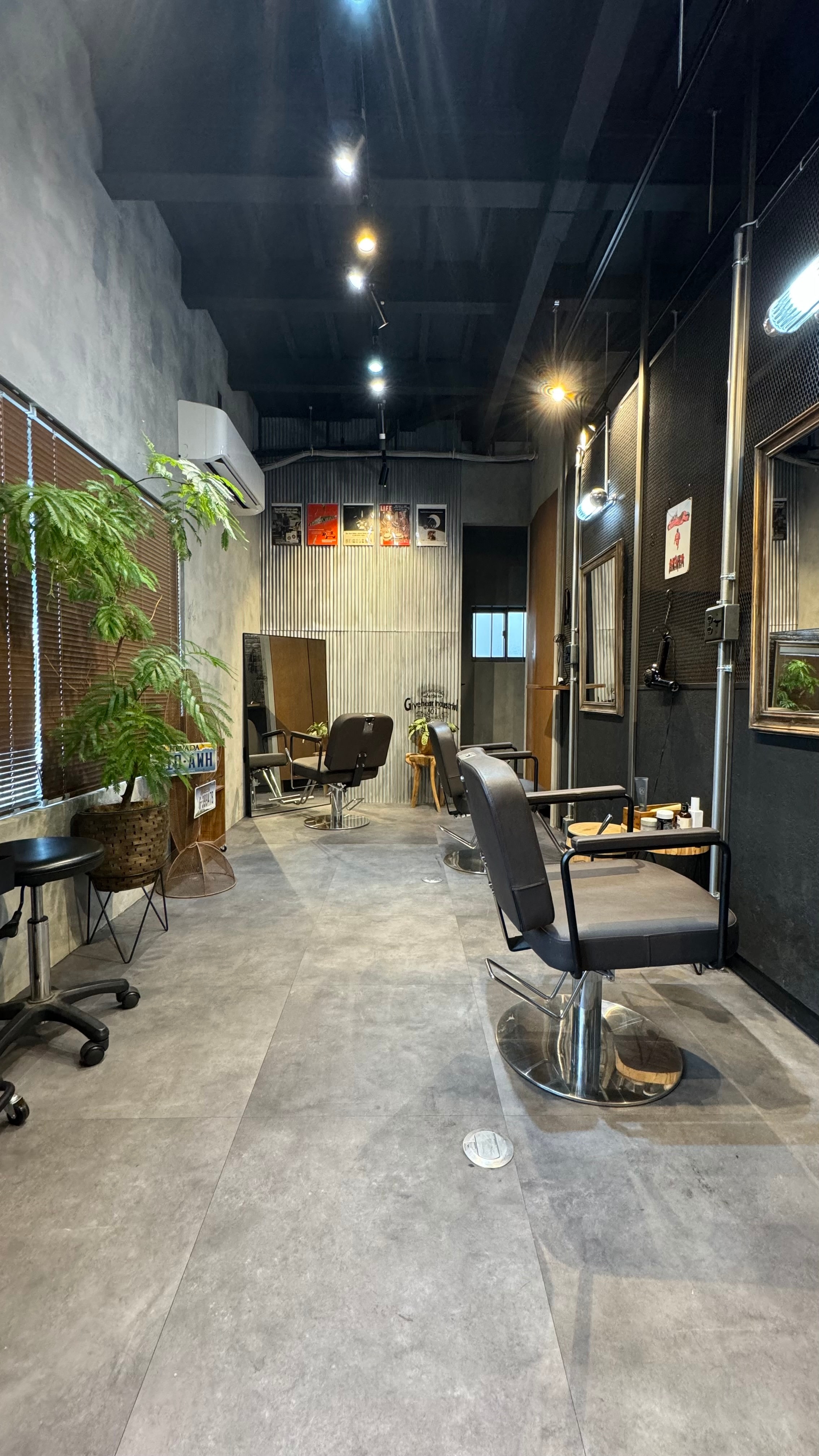 Give hair industryのアイキャッチ画像