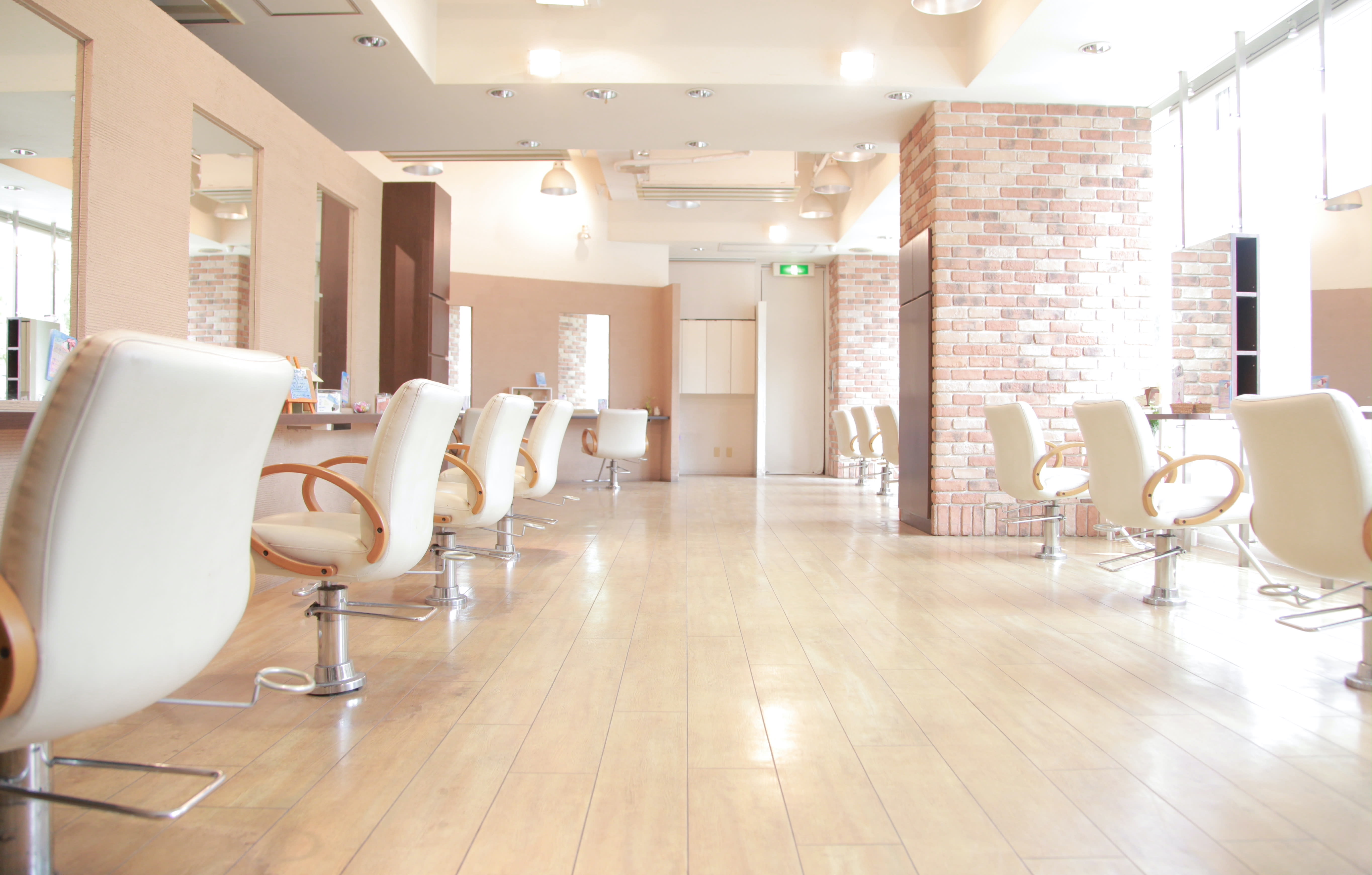 VISAGE crew【ヴィサージュ クルー】のアイキャッチ画像