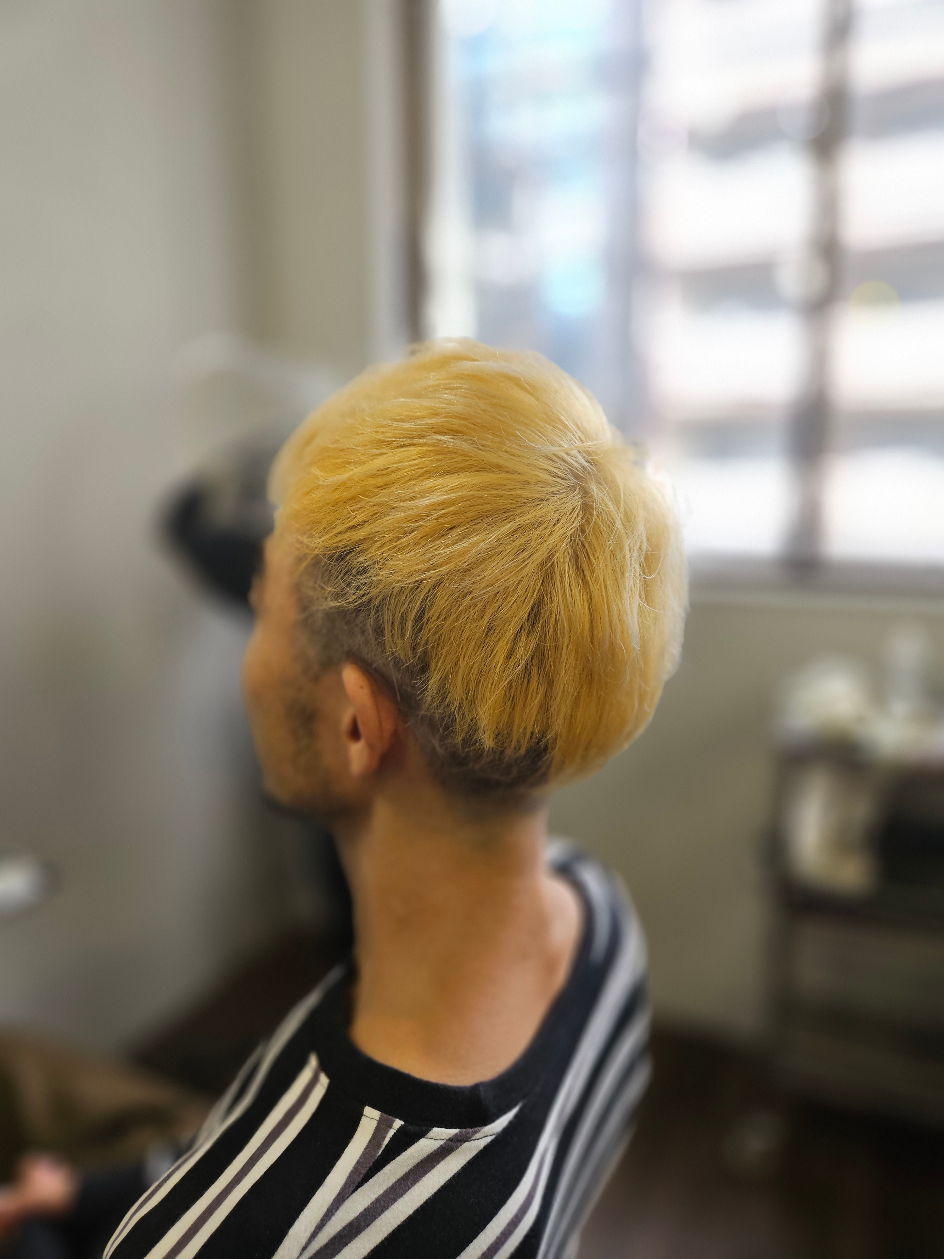 terra【テラ】のスタイル紹介。ツーブロック抜きっぱブリーチスタイル