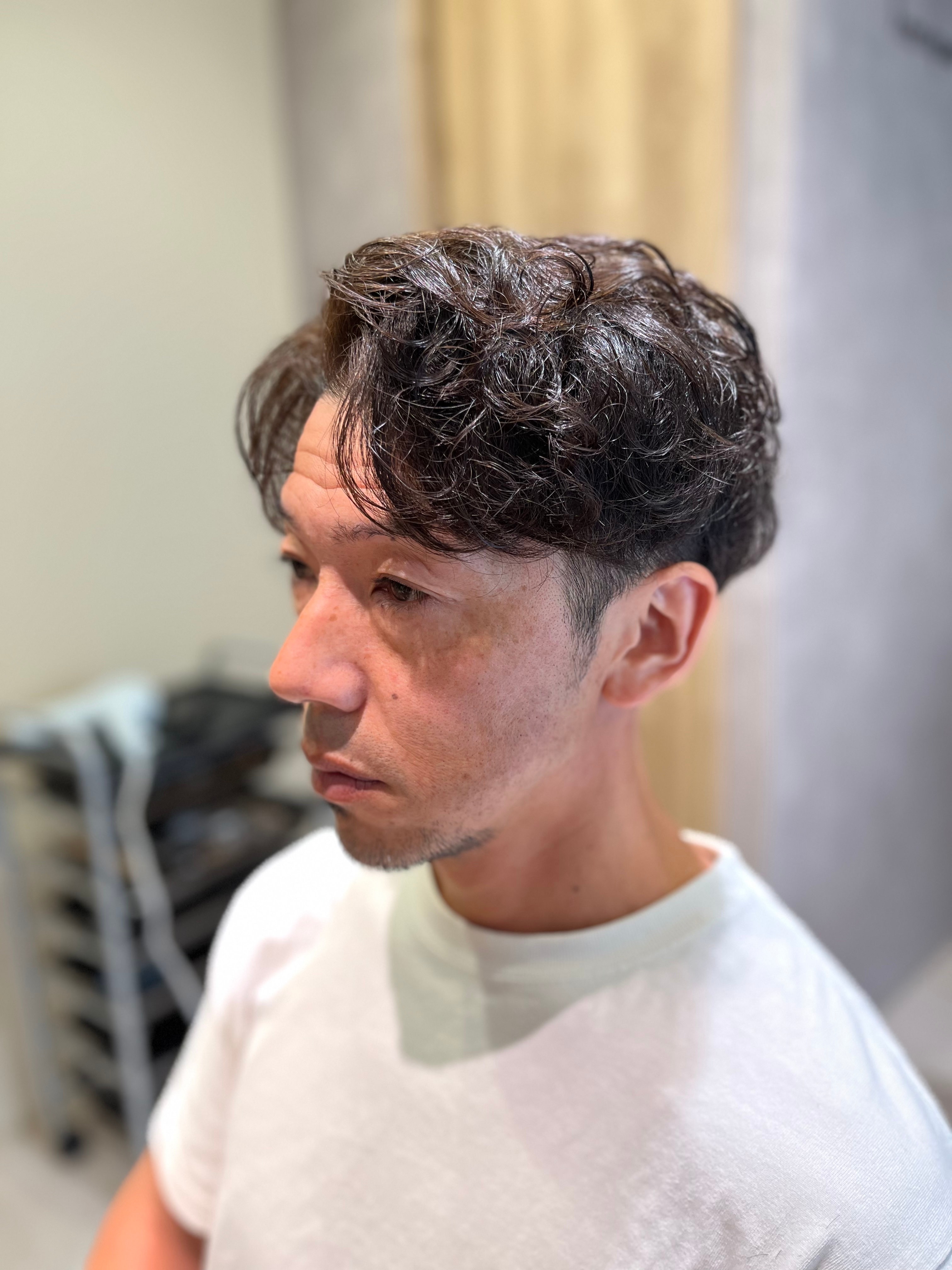 Feerique hair salon【フェリーク ヘア サロン】のスタイル紹介。センターパート　パーマ