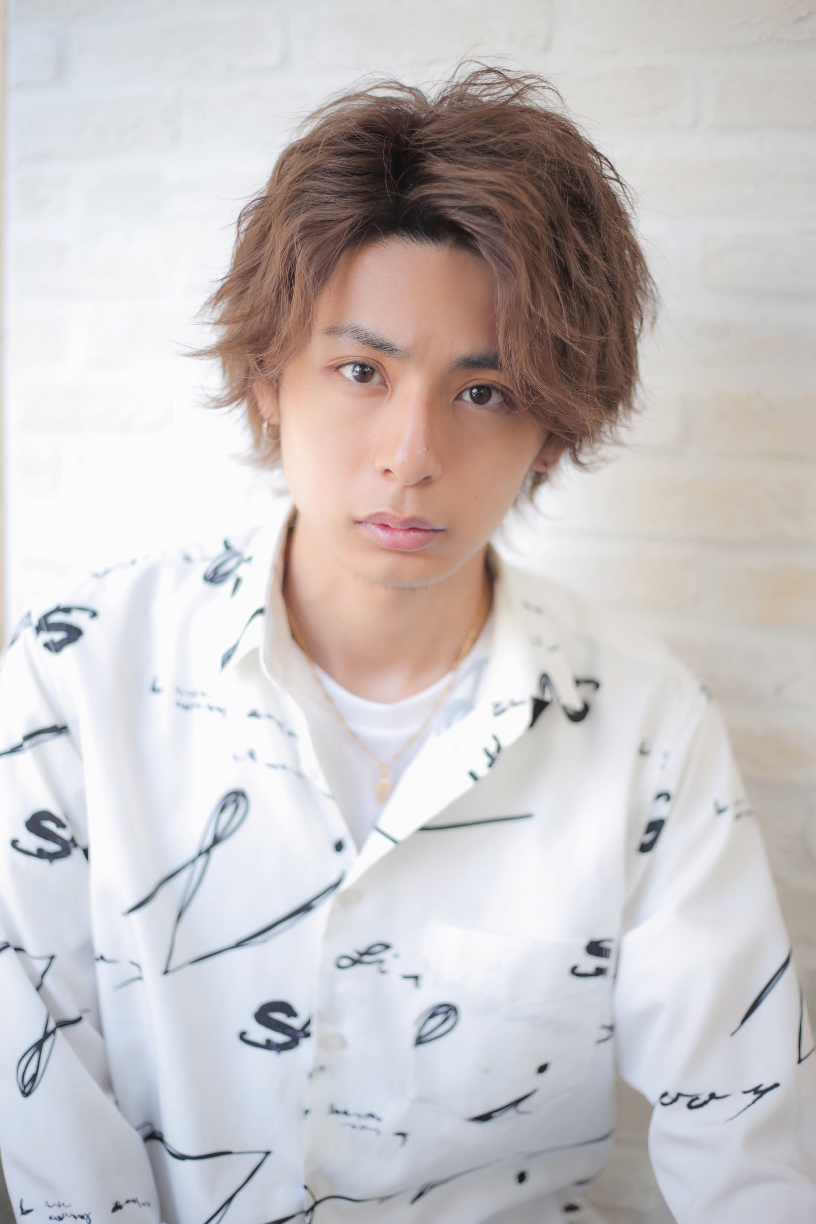 Soleria【ソレリア】【ソレリア】のスタイル紹介。新宿/メンズパーマ緩めツイストスパイラルウルフセンターパート