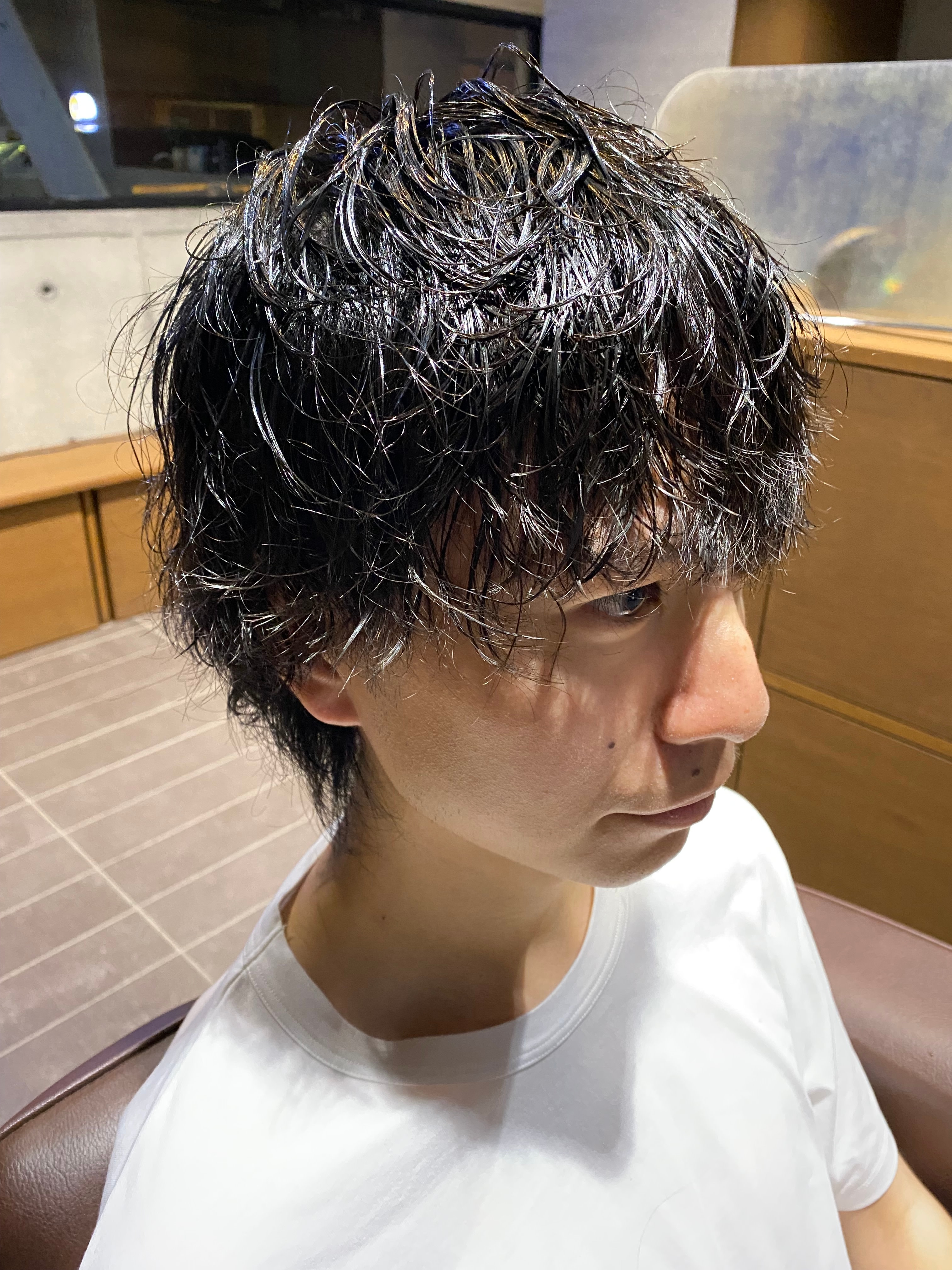 men's hair salon borns【メンズヘアーサロンボーンズ】のスタイル紹介。ゆるめスパイラルウルフ