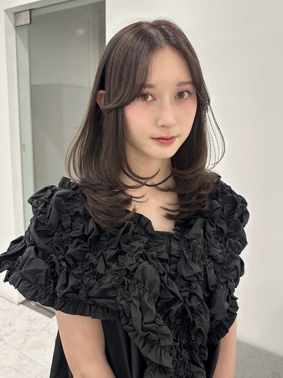 SUI 髪質改善/縮毛矯正/ストレート/トリートメント/おもろまち【スイ カミシツカイゼン シュクモウキョウセイ ストレート トリートメント オモロマチ】のスタイル紹介。髪質改善/ナチュラルブラウンベージュ/レイヤーカット縮毛矯正