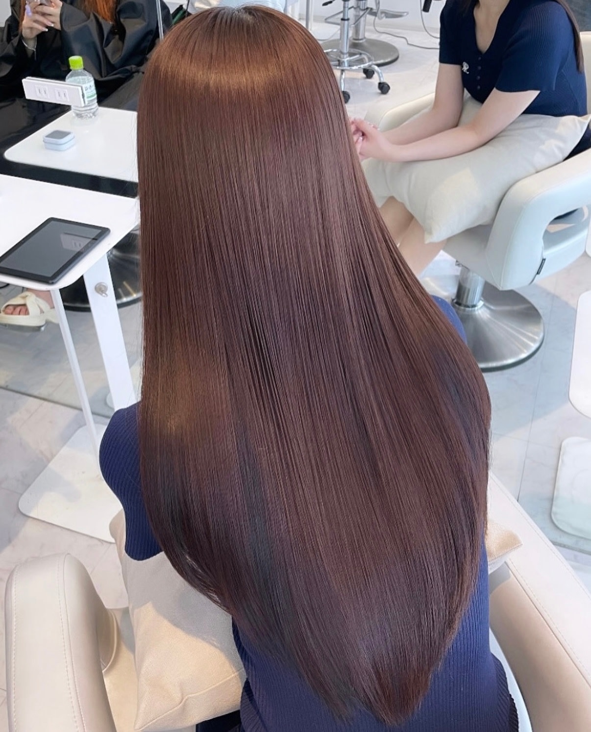 SUI 髪質改善/縮毛矯正/ストレート/トリートメント/おもろまち【スイ カミシツカイゼン シュクモウキョウセイ ストレート トリートメント オモロマチ】のスタイル紹介。髪質改善/ナチュラルブラウンベージュ/レイヤーカット縮毛矯正