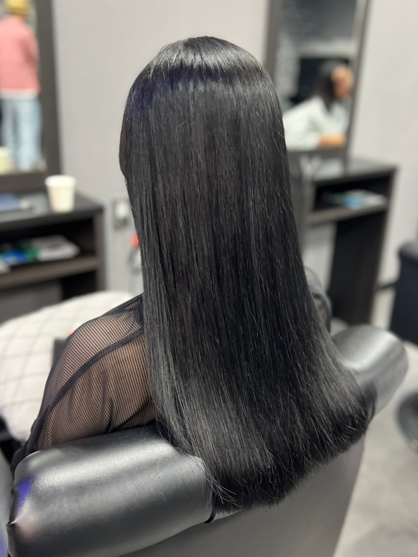 ambitious 本川越店【アンビシャス】【アンビシャス ホンカワゴエテン】のスタイル紹介。☆極艶縮毛矯正×透け感ブラックアッシュカラー