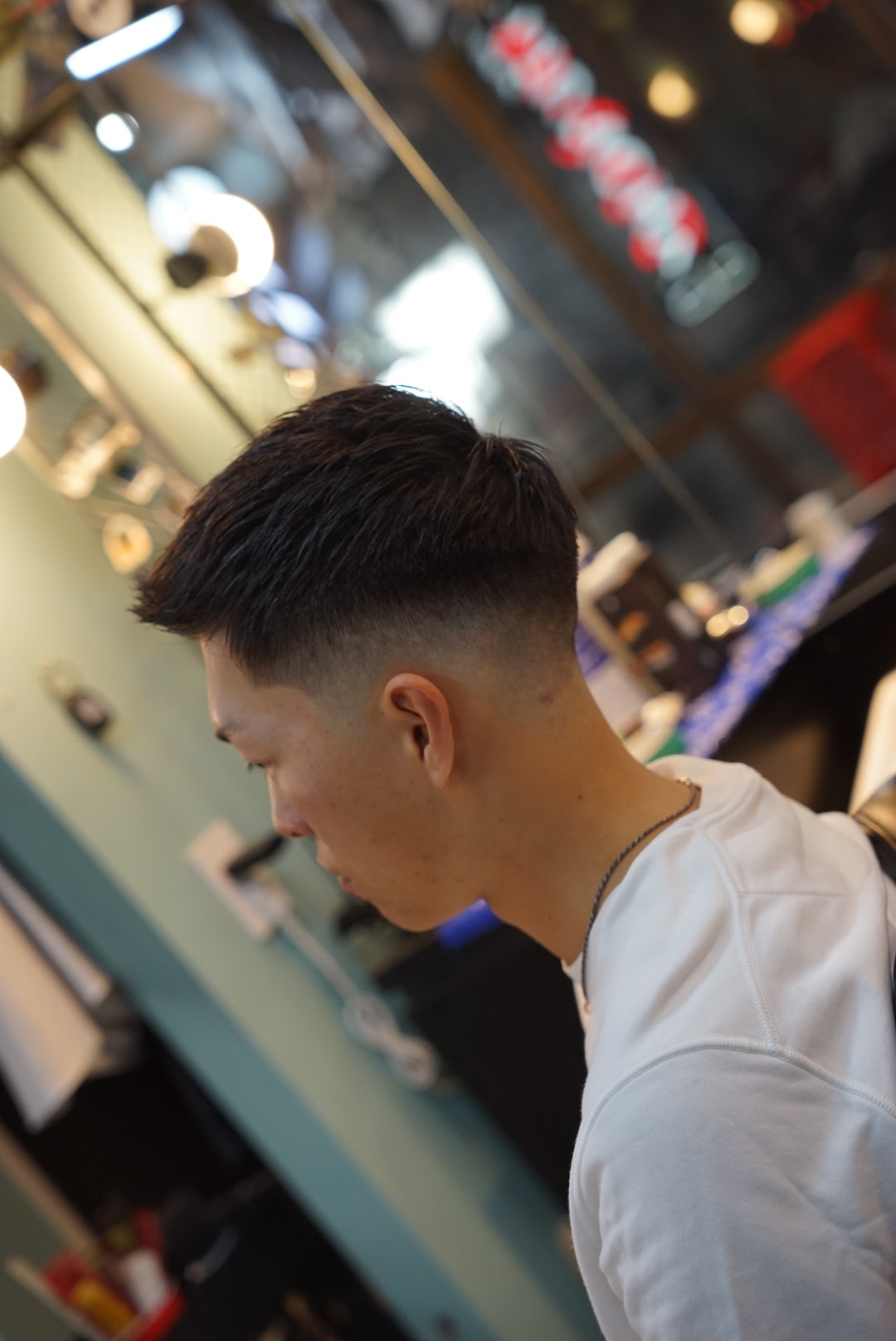 TIGHT SWAG BARBERWORKS【タイトスワッグバーバーワークス】のスタイル紹介。スキンフェード×フェザーアップ