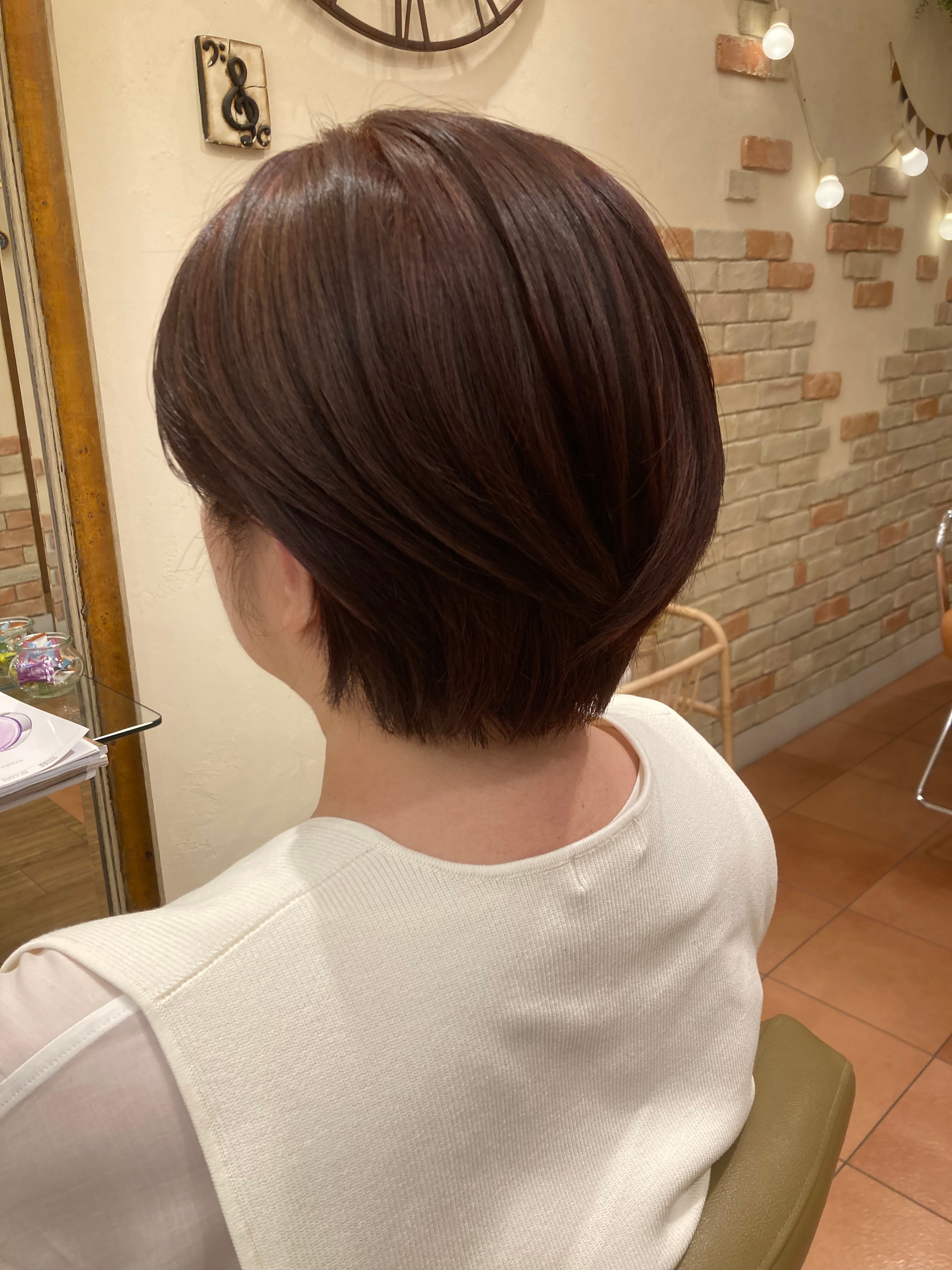 hairgarden Hug【ヘアガーデン ハグ】のスタイル紹介。カシスピンクのショートボブ☆