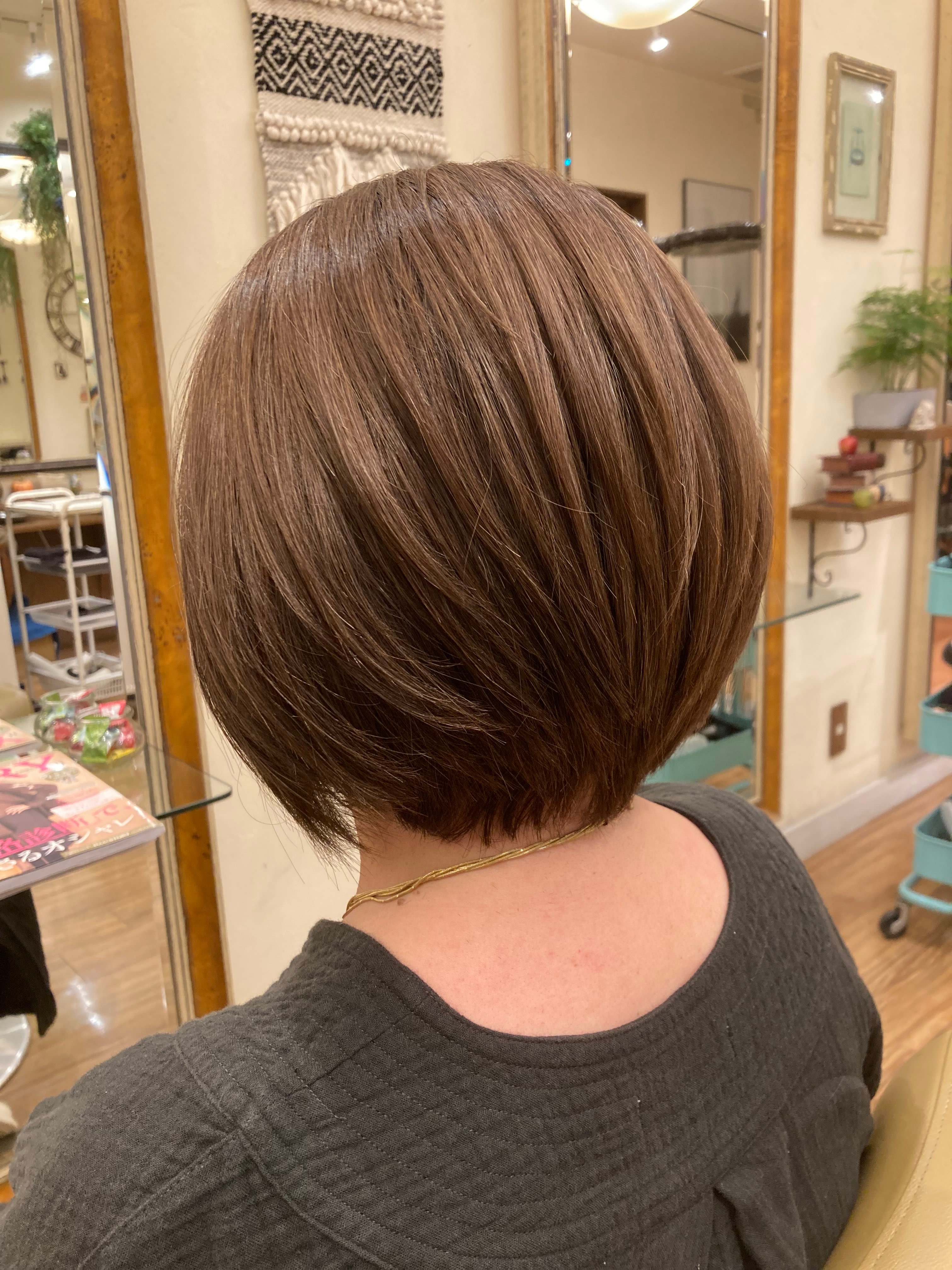 hairgarden Hug【ヘアガーデン ハグ】のスタイル紹介。くびれ大人ショート