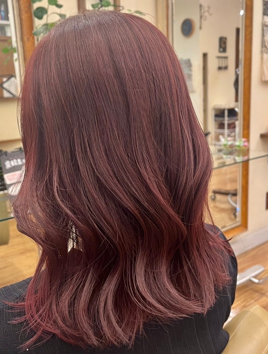 hairgarden Hug【ヘアガーデン ハグ】のスタイル紹介。秋冬カシスピンク