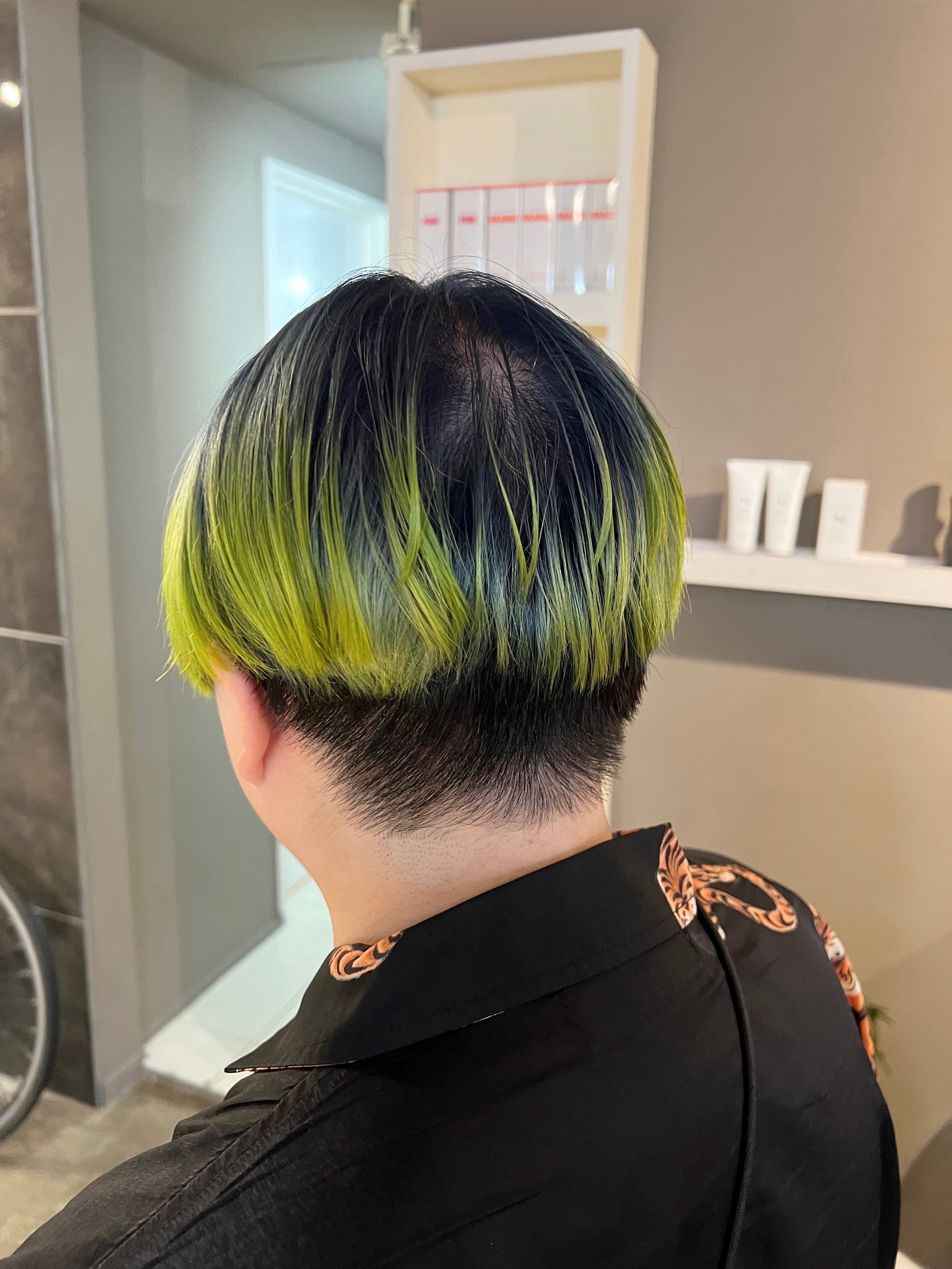 派手髪・ハイトーンカラー・デザインカラー・ブリーチ専門美容室【ハデガミ ハイトーンカラー デザインカラー ブリーチセンモンビヨウシツ】のスタイル紹介。派手髪・ハイトーンカラー・デザインカラー・ブリーチ専門美容室