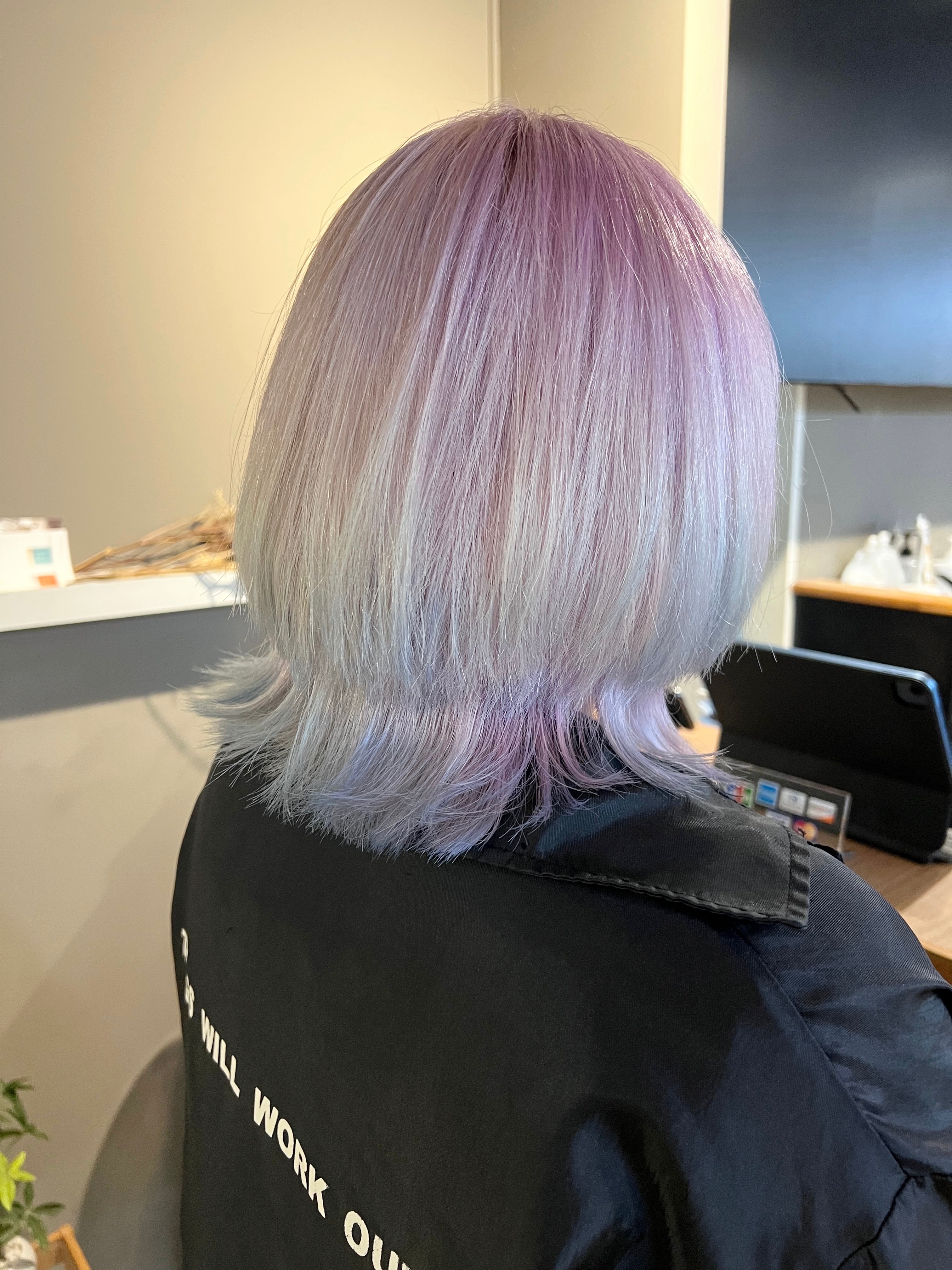 派手髪・ハイトーンカラー・デザインカラー・ブリーチ専門美容室【ハデガミ ハイトーンカラー デザインカラー ブリーチセンモンビヨウシツ】のスタイル紹介。派手髪・ハイトーンカラー・デザインカラー・ブリーチ専門美容室