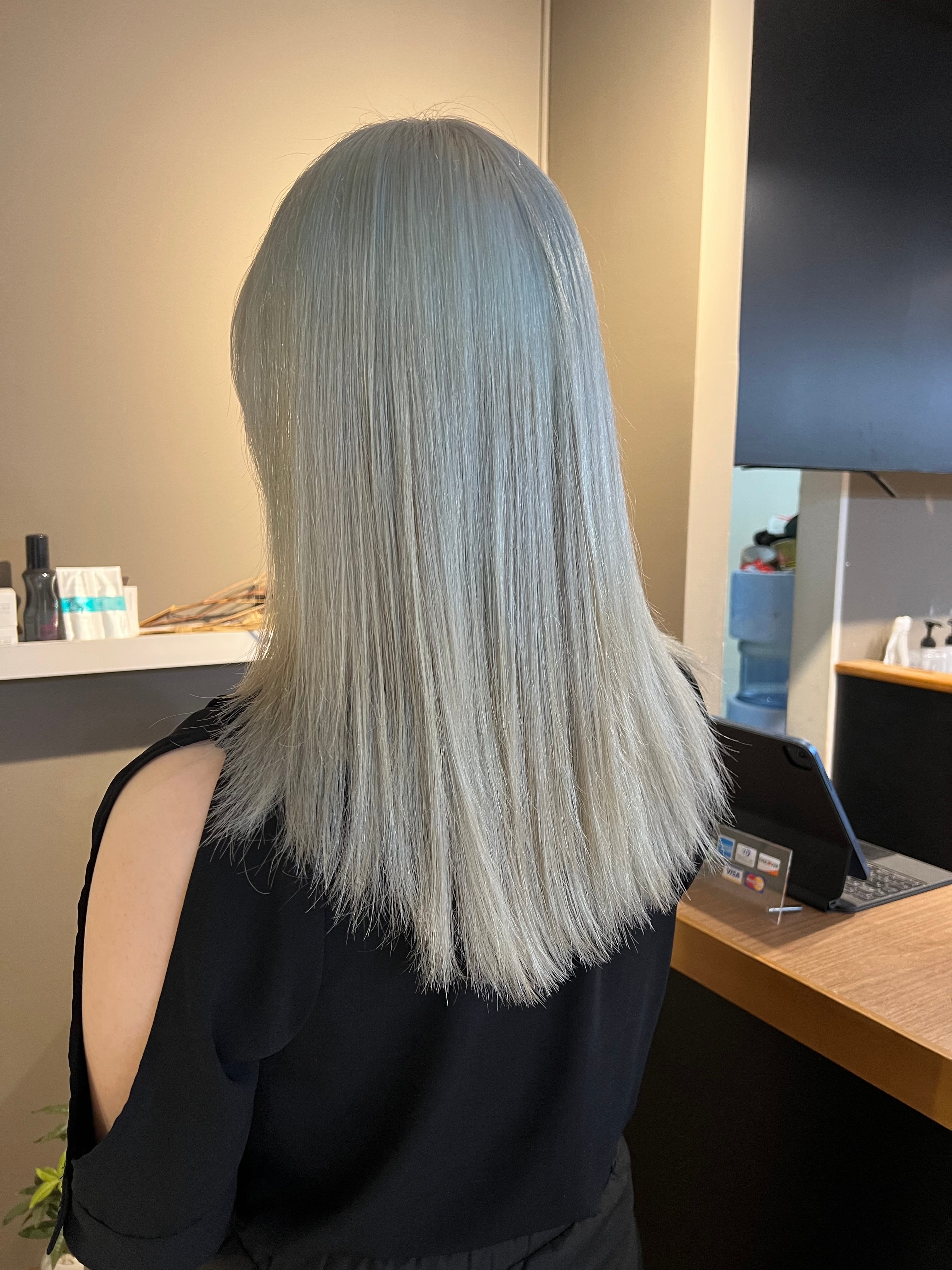 派手髪・ハイトーンカラー・デザインカラー・ブリーチ専門美容室【ハデガミ ハイトーンカラー デザインカラー ブリーチセンモンビヨウシツ】のスタイル紹介。派手髪・ハイトーンカラー・デザインカラー・ブリーチ専門美容室