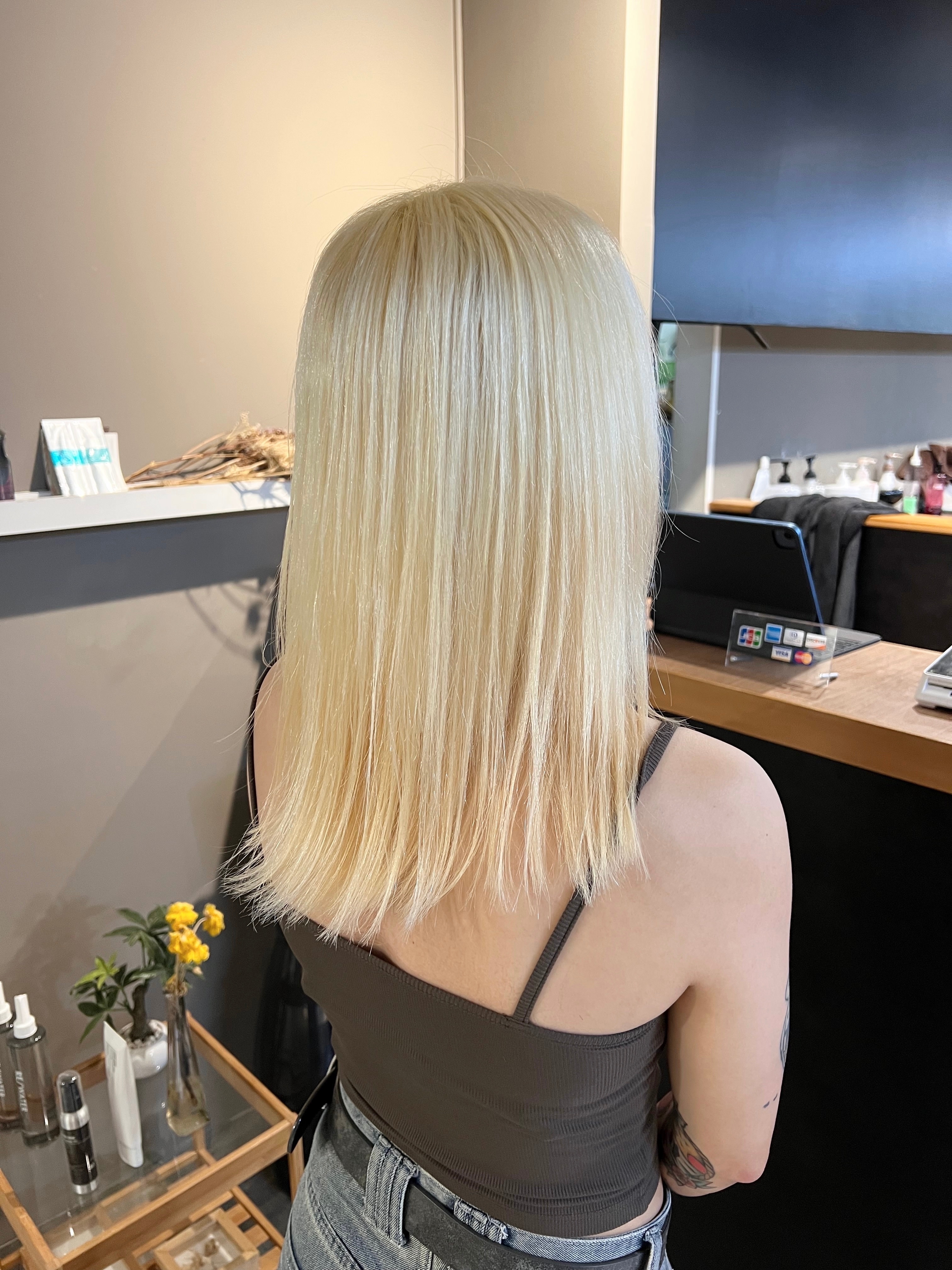 派手髪・ハイトーンカラー・デザインカラー・ブリーチ専門美容室【ハデガミ ハイトーンカラー デザインカラー ブリーチセンモンビヨウシツ】のスタイル紹介。派手髪・ハイトーンカラー・デザインカラー・ブリーチ専門美容室