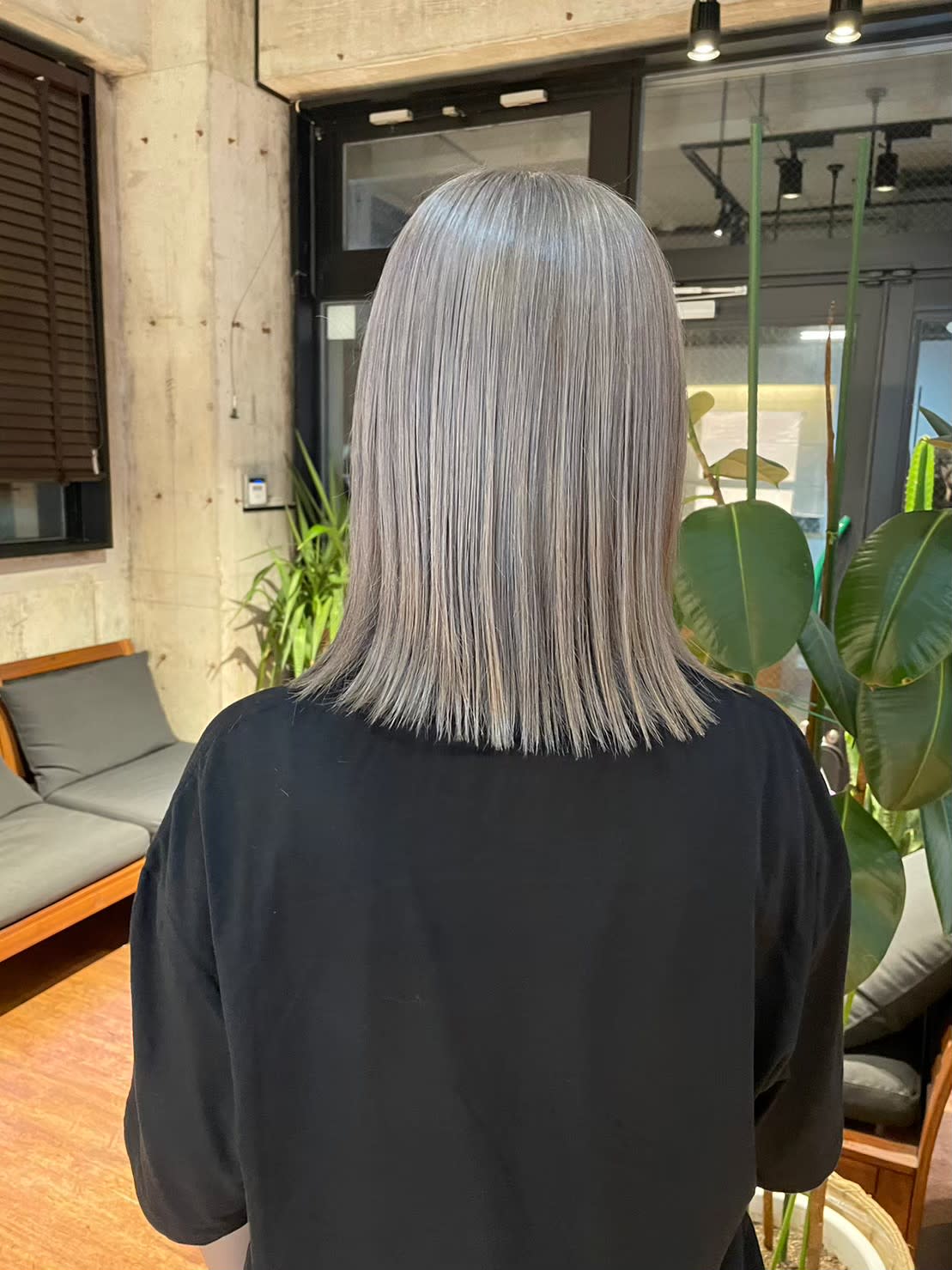 N°Elune 秋田店【ナンバー エリュン アキタテン】のスタイル紹介。ぷつっとボブ シルバー