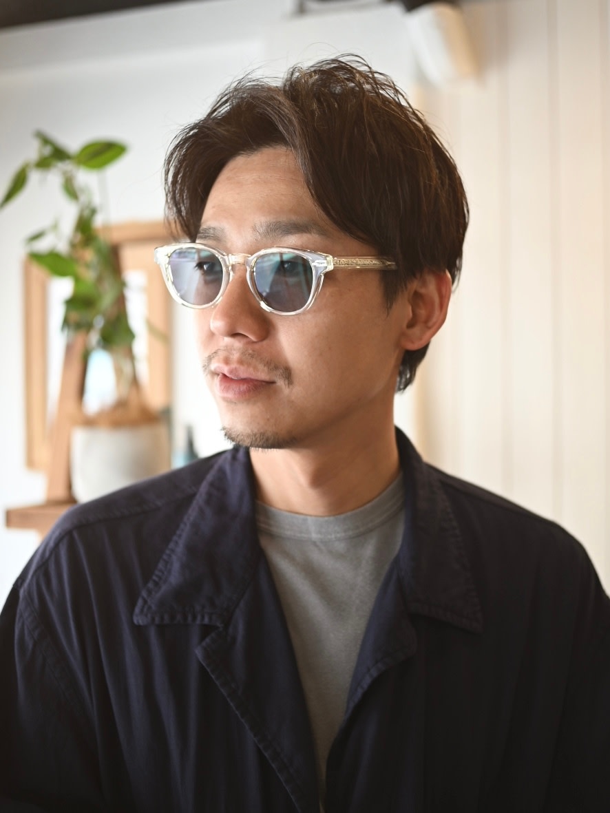 KAULA hair&spa【カウラ ヘアアンドスパ】のスタイル紹介。【メンズパーマ】大人の爽やかセンターパート