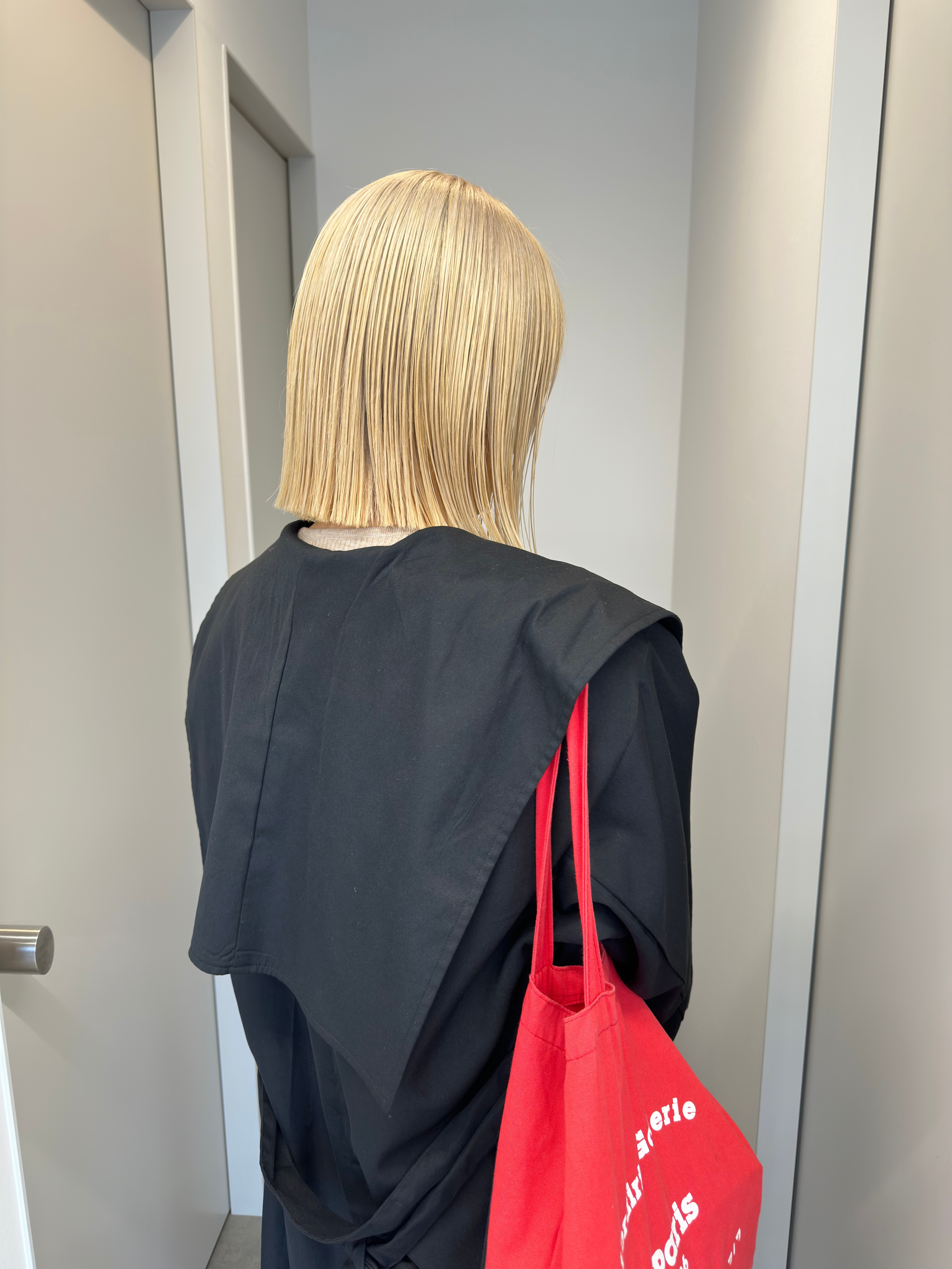 GRIS 【グリ】【グリ】のスタイル紹介。ホワイトブロンドベージュ/GRIS式　超高濃度水素ケアカラ-