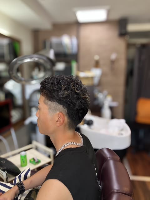 ヘアーサロンEVER【ヘアーサロンエバー】のスタイル紹介。極道パーマスタイル