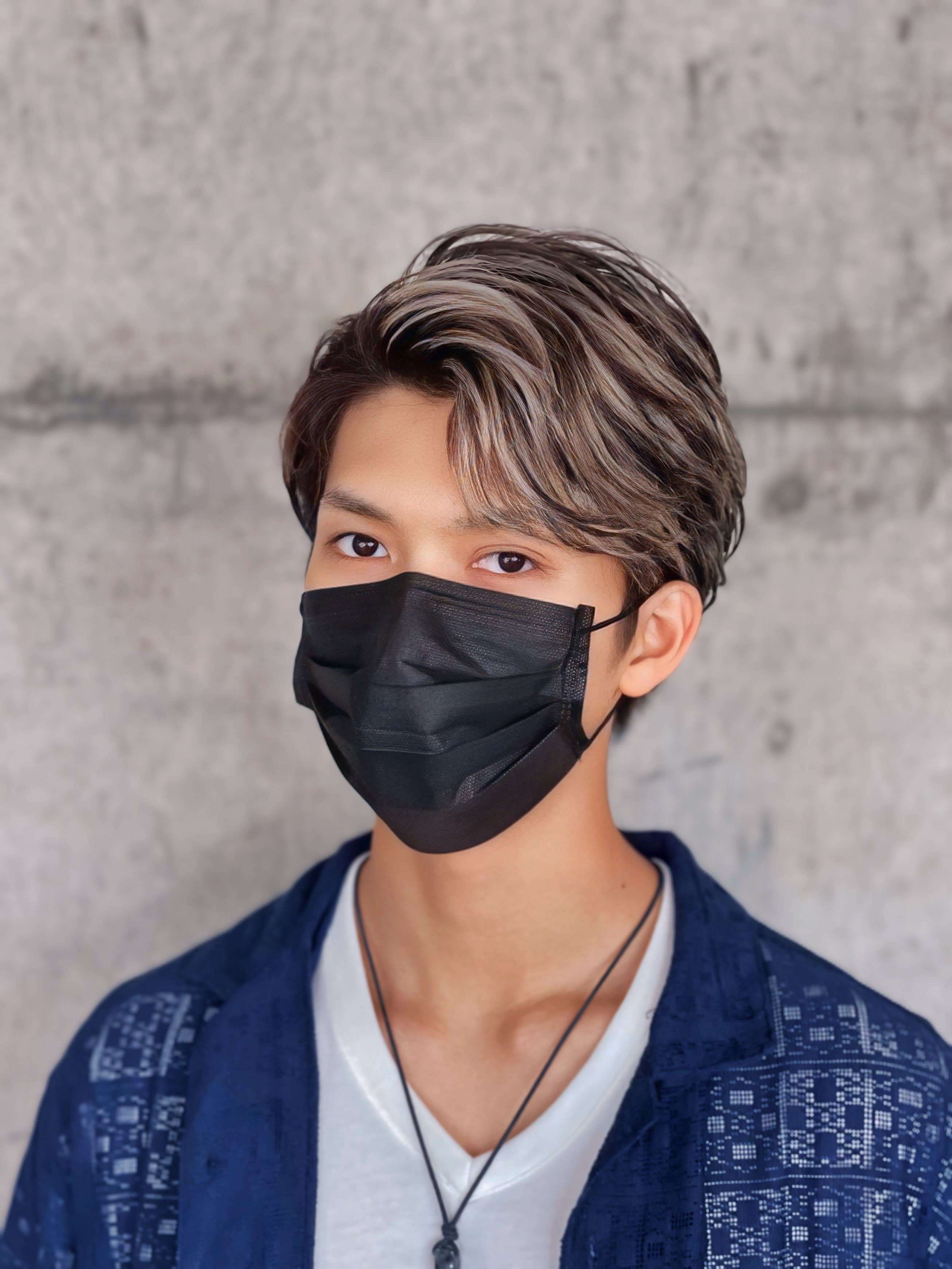 Les Mains メンズ特化サロン【レマン】【レマン メンズトッカサロン】のスタイル紹介。ハイライトセンターパート