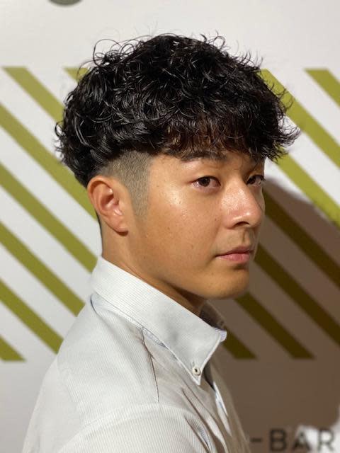 BARBER-BAR 四谷店【バーバーバー ヨツヤテン】のスタイル紹介。ビジネス爽やかツイストスパイラルパーマ