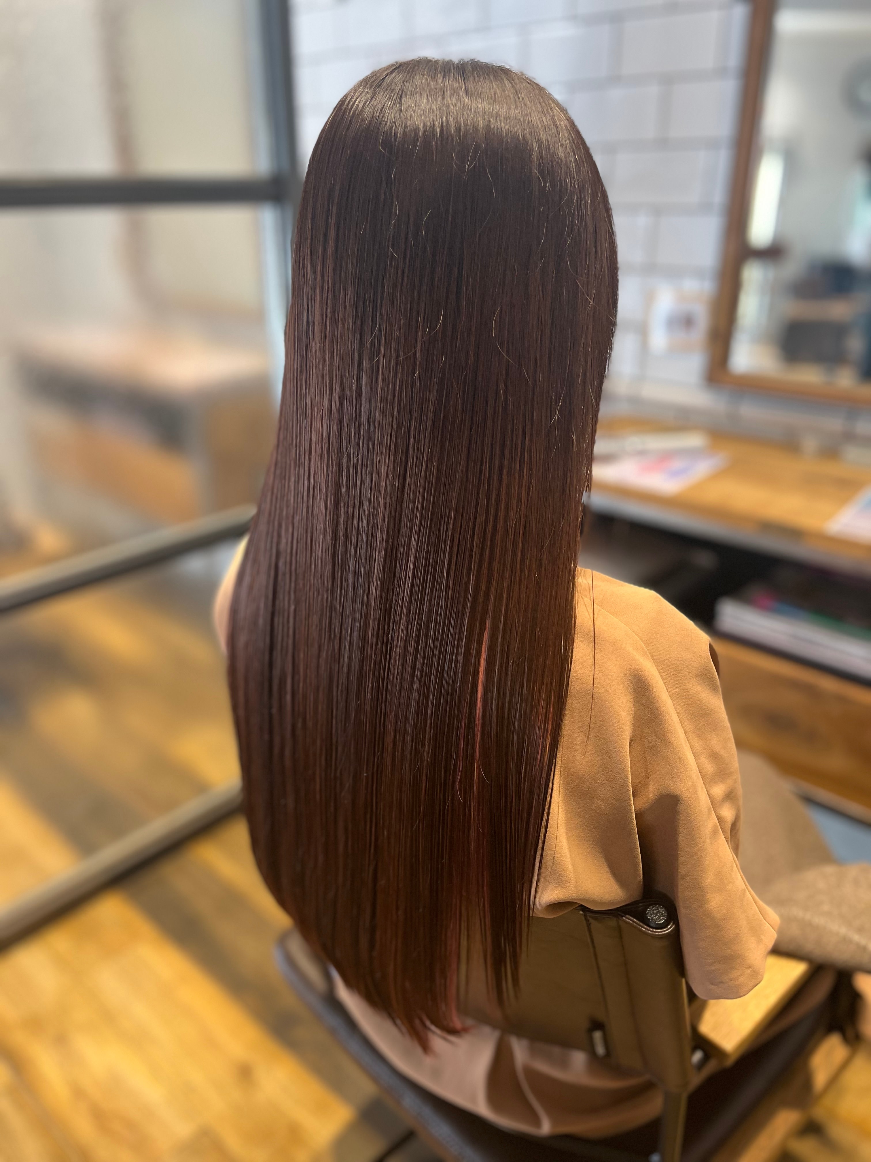 SANKARI 船木店【サンカリ フナキテン】のスタイル紹介。ストレートロング