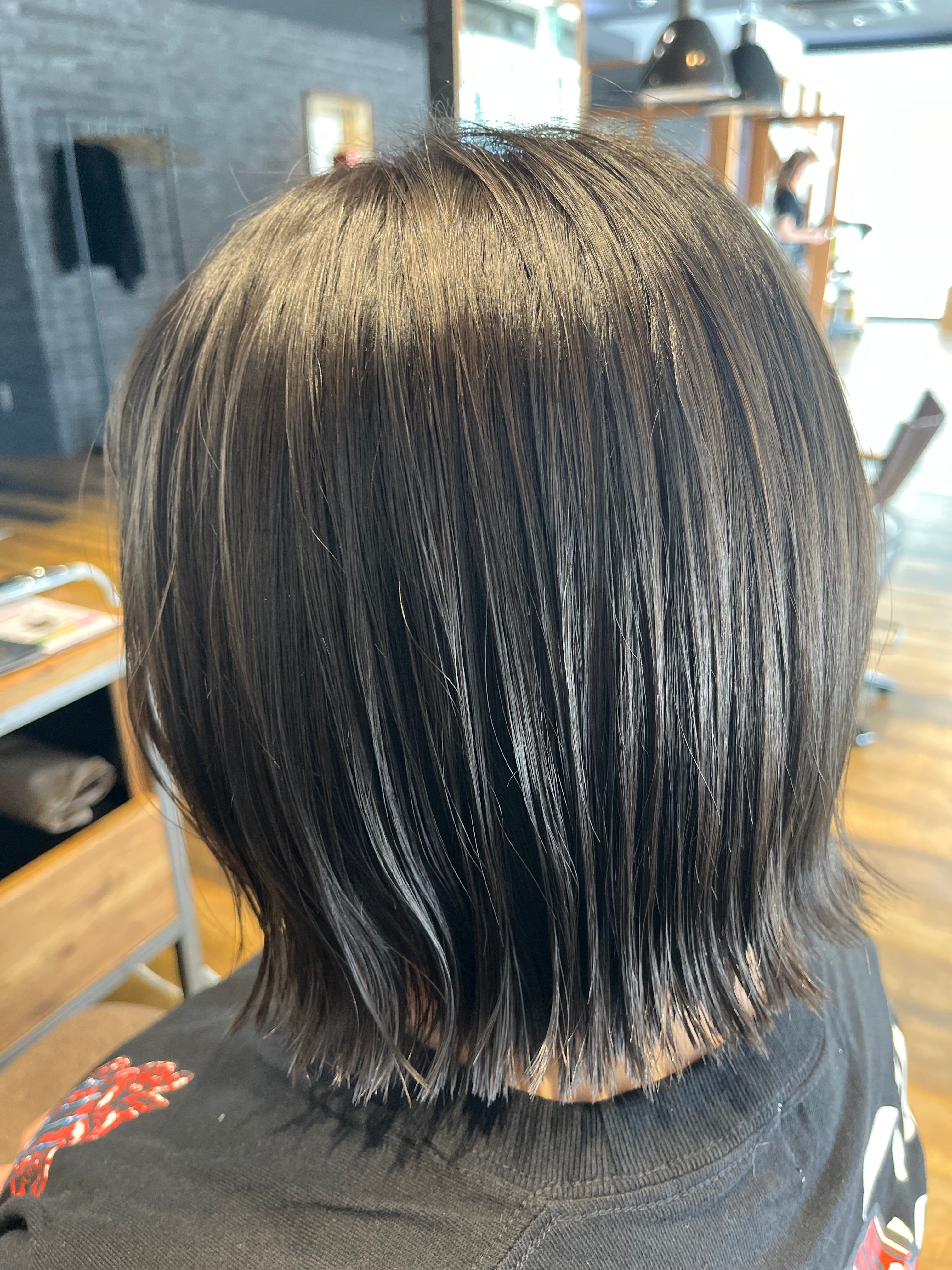 SANKARI 船木店【サンカリ フナキテン】のスタイル紹介。外ハネ切りっぱなしボブ