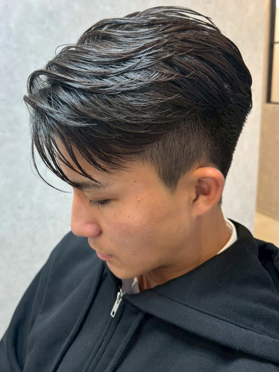 全室完全個室 THIS IS BARBER 4th【ディスイズバーバーフォース】のスタイル紹介。毛流れパーマ ミニマッシュ ツーブロック 刈り上げ ビジネス