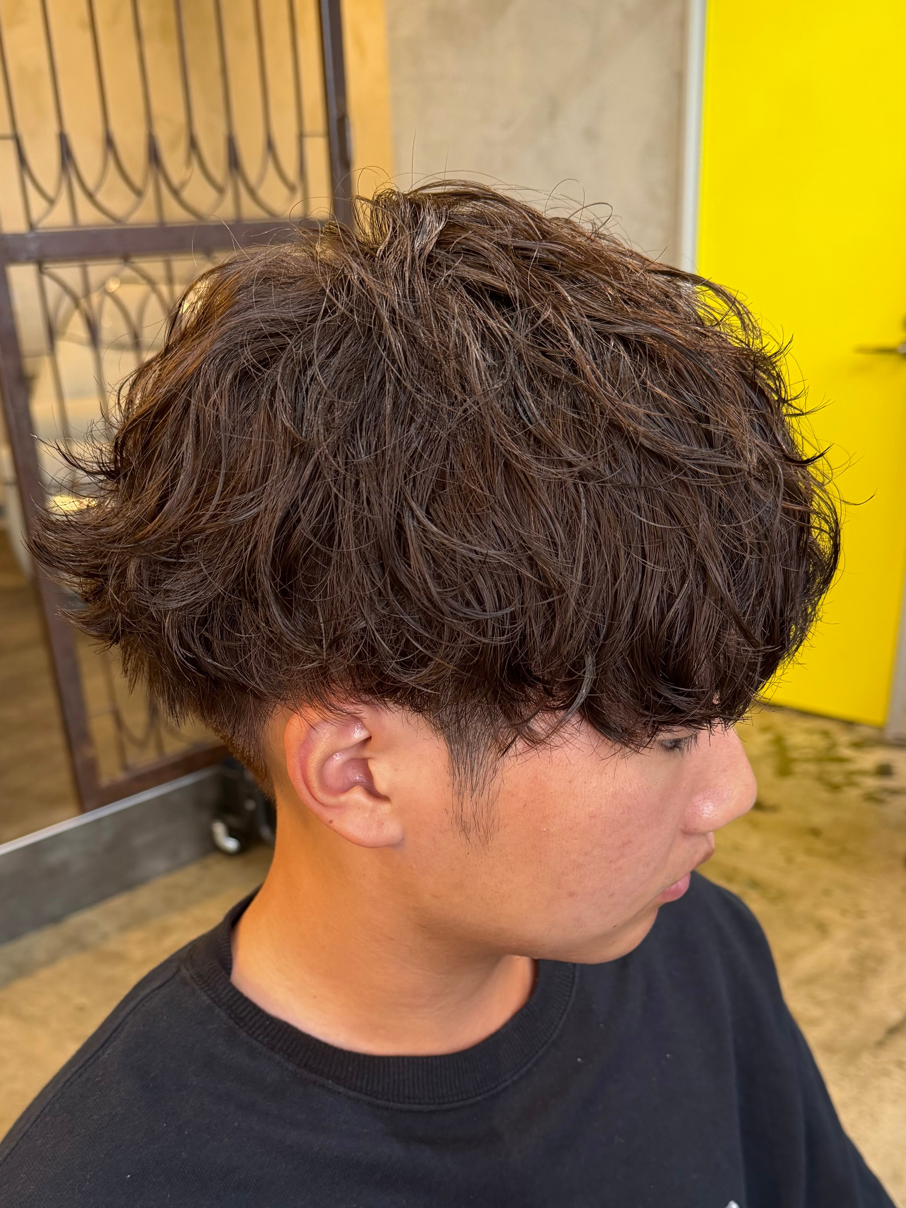 ROOO MEN【ルーメン】【ルーメン】のスタイル紹介。メンズマッシュカットツーブロックスパイラルシャドウパーマ