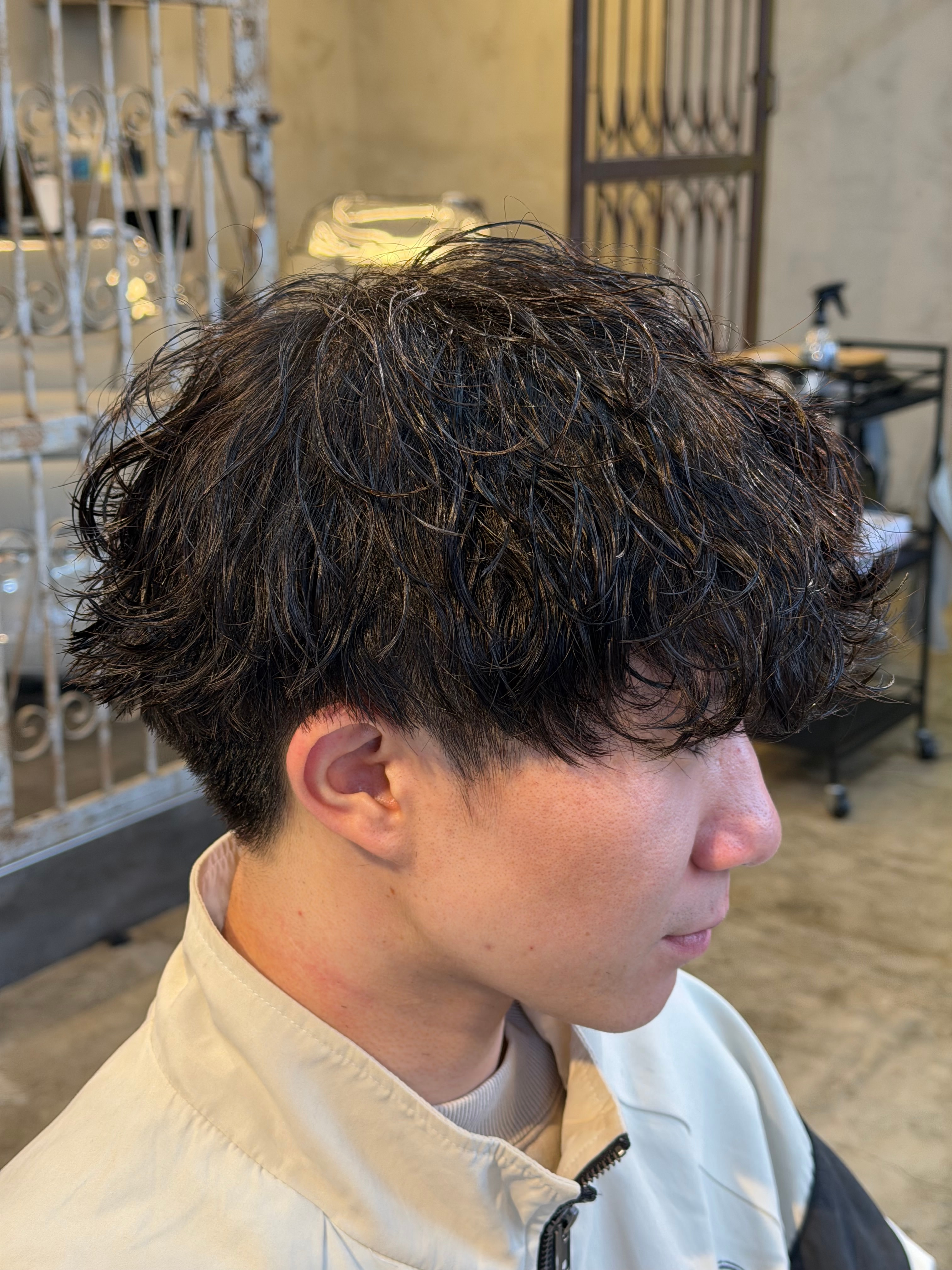 ROOO MEN【ルーメン】【ルーメン】のスタイル紹介。メンズカットマッシュ波巻きスパイラルシャドウパーマ