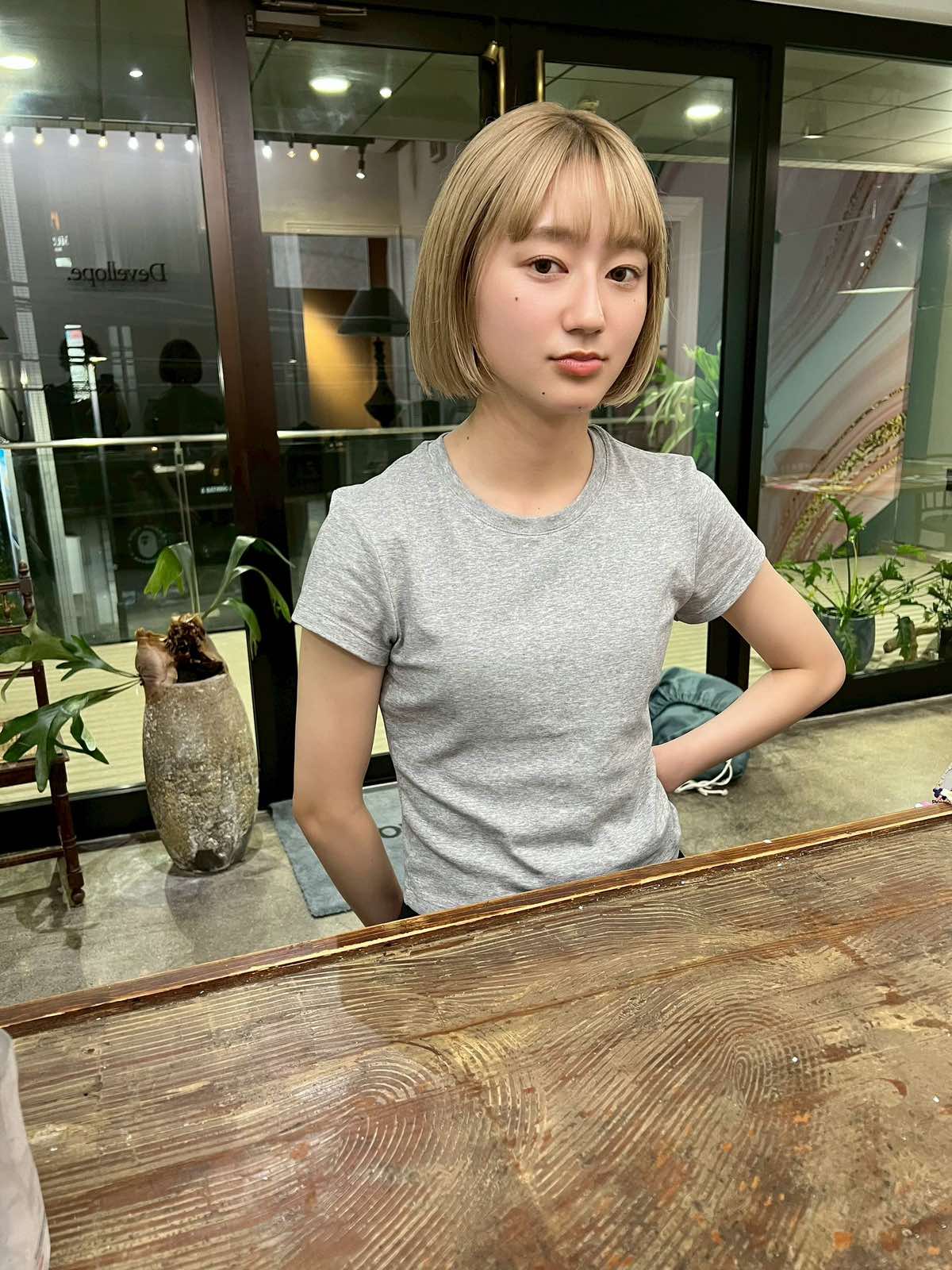 Devellope.【デヴェロペ】のスタイル紹介。ブロンドベージュ　ハイトーン　ボブ