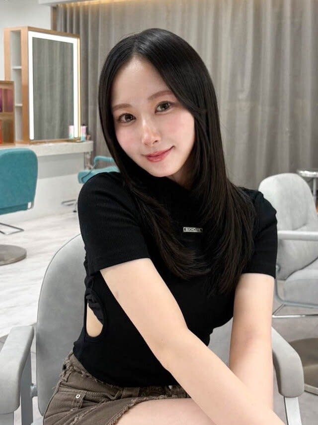 Elsa the beauty 神戸三宮 ～似合わせ＆髪質改善＆酸性縮毛矯正～【エルサ ザ ビューティー】のスタイル紹介。ロングレイヤー レイヤーカット 韓国風レイヤー 