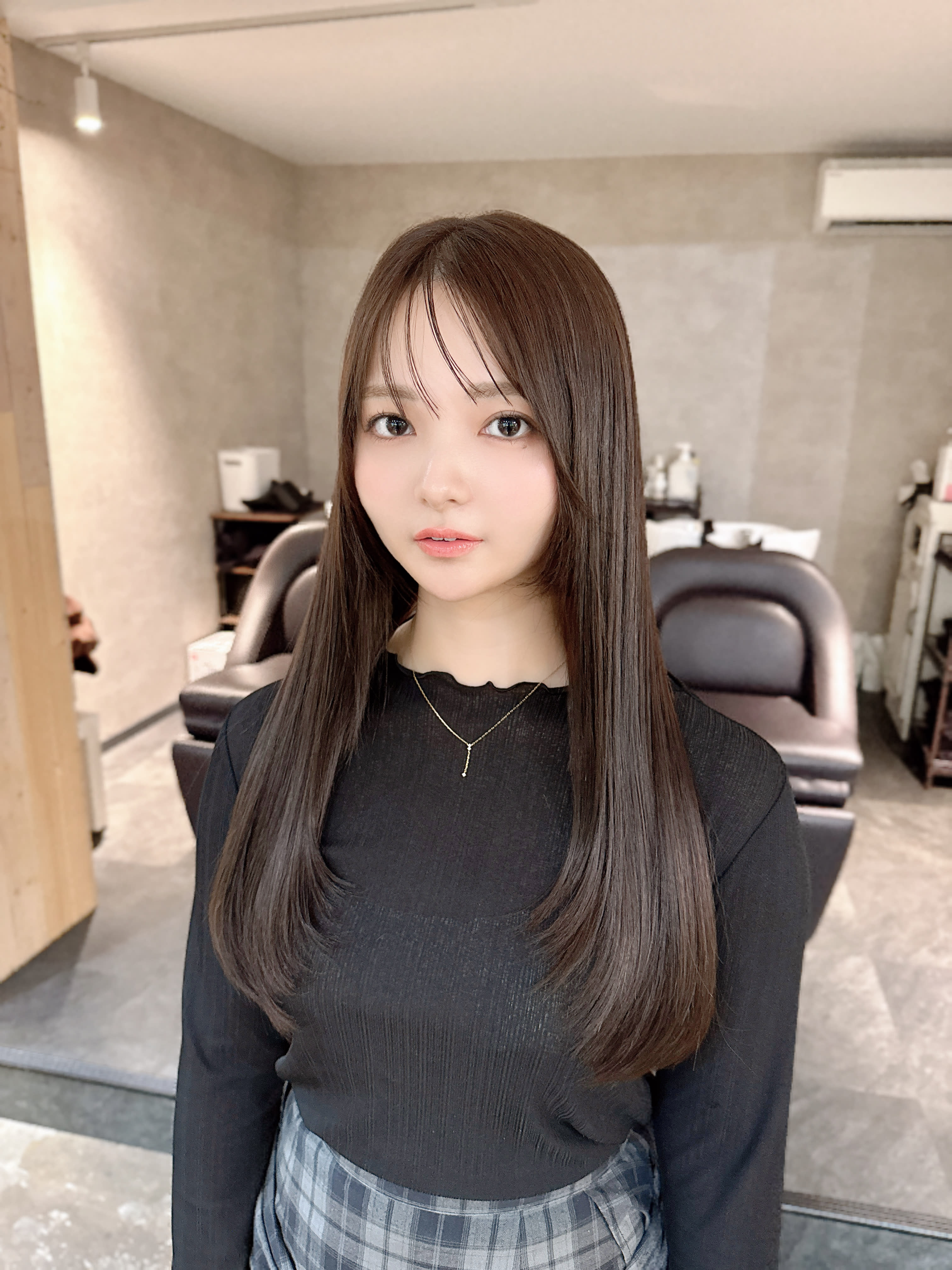 髪質改善 fiica【カミシツカイゼン フィーカ】のスタイル紹介。美髪髪質改善　透明感グレージュ×ロングレイヤー　縮毛矯正