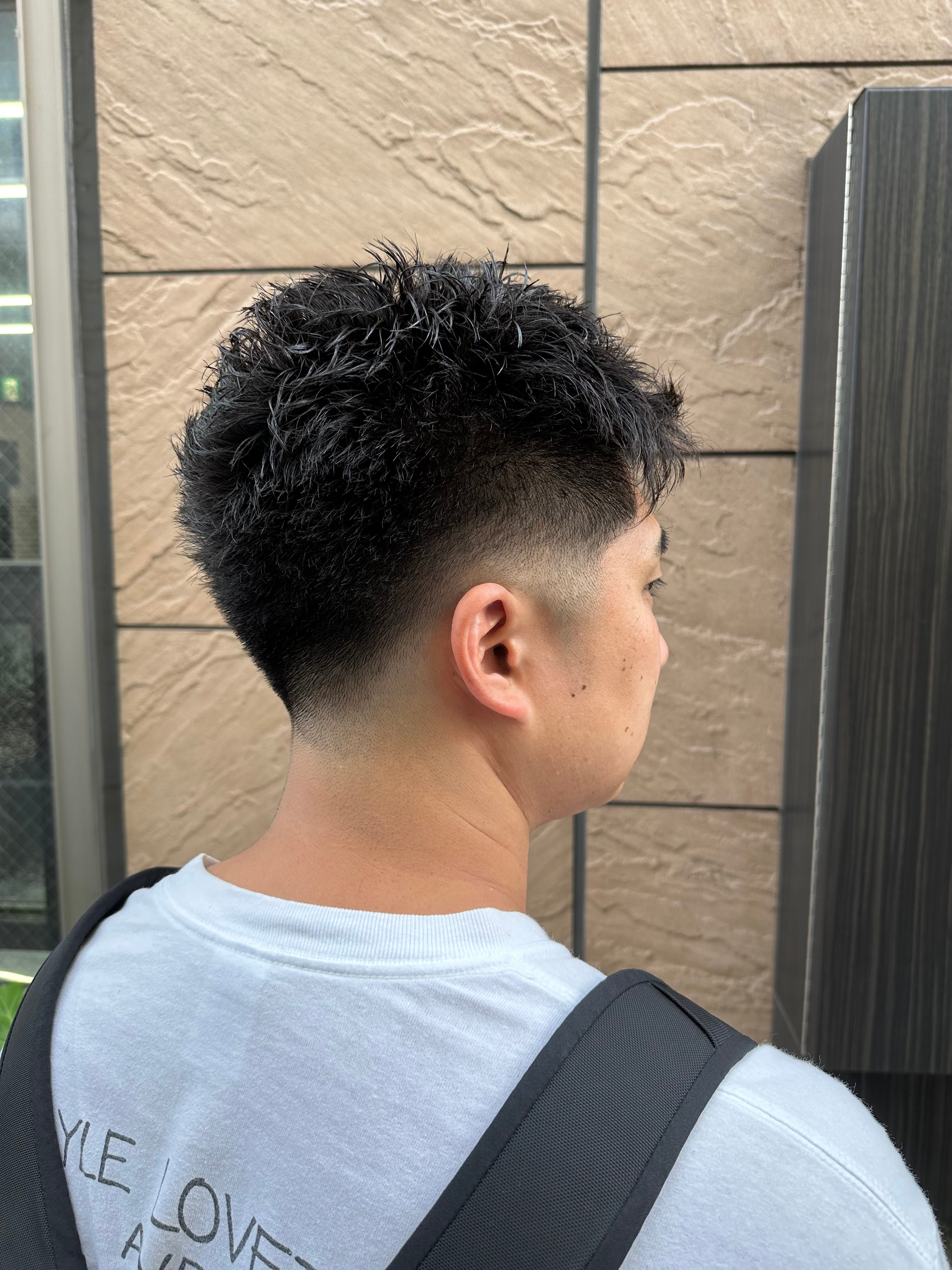 HAREKE loopidea【ハレケ ルーピディア】のスタイル紹介。ローフェードスタイル（刈り上げの設定が低めなメンズスタイル）