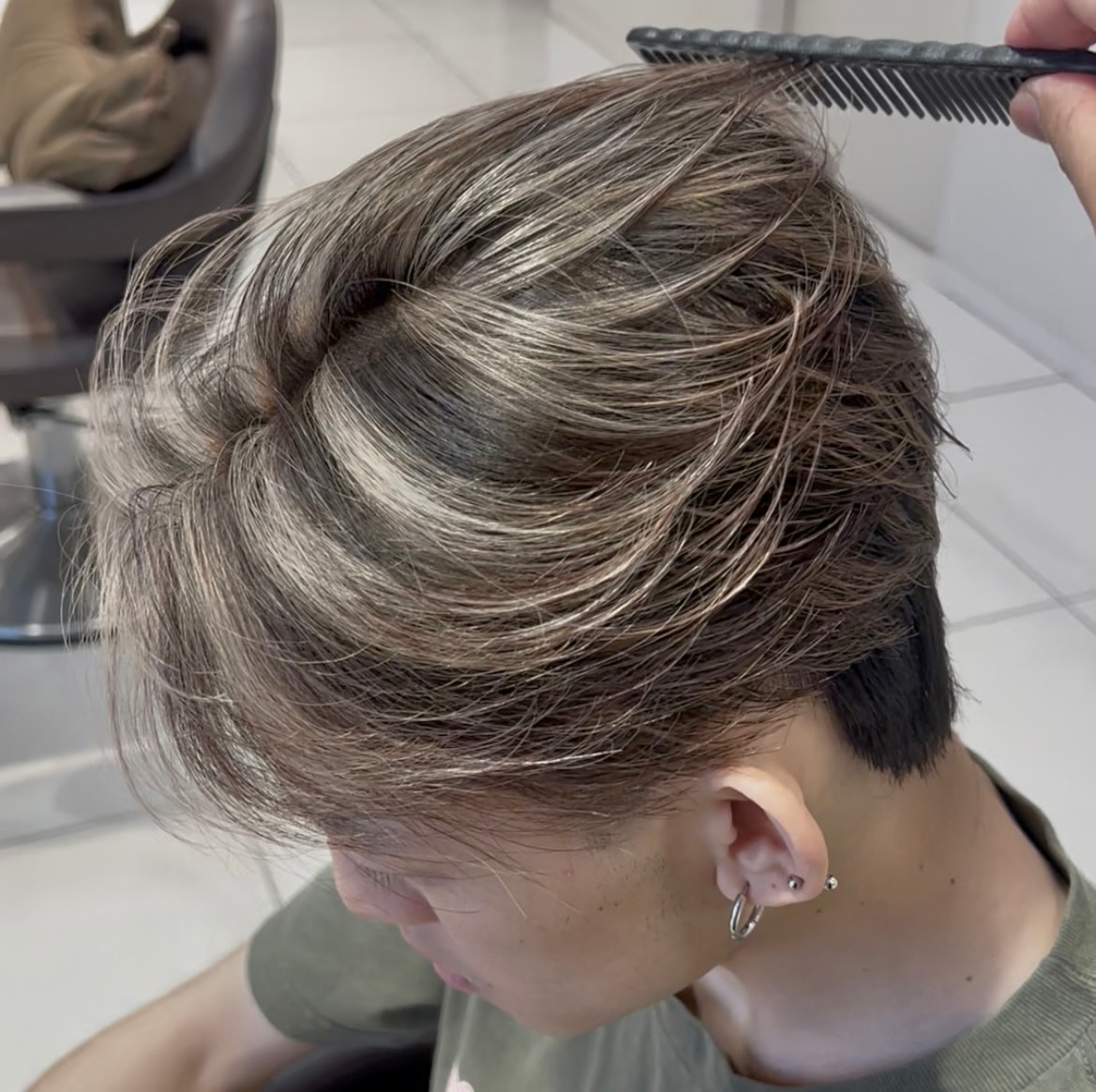 LUCK由比ヶ浜【ラックユイガハマ】のスタイル紹介。【かきあげて更にかっこいいコントラストハイライト】