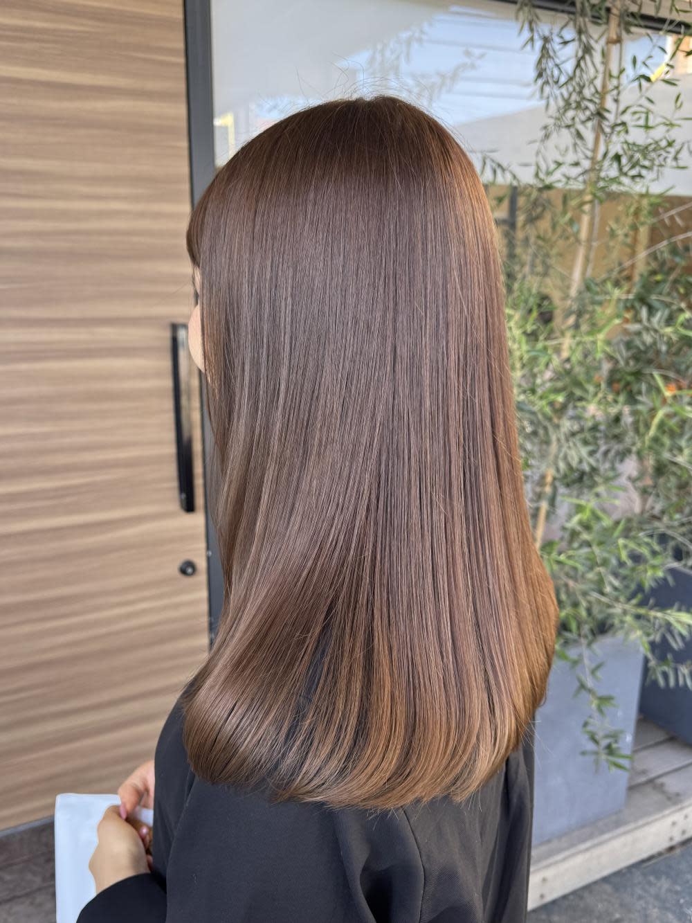 半個室型美容室 Sourire 久留米花畑店【ハンコシツガタビヨウシツ スーリール クルメハナバタケテン】のスタイル紹介。アッシュベージュ、艶カラー