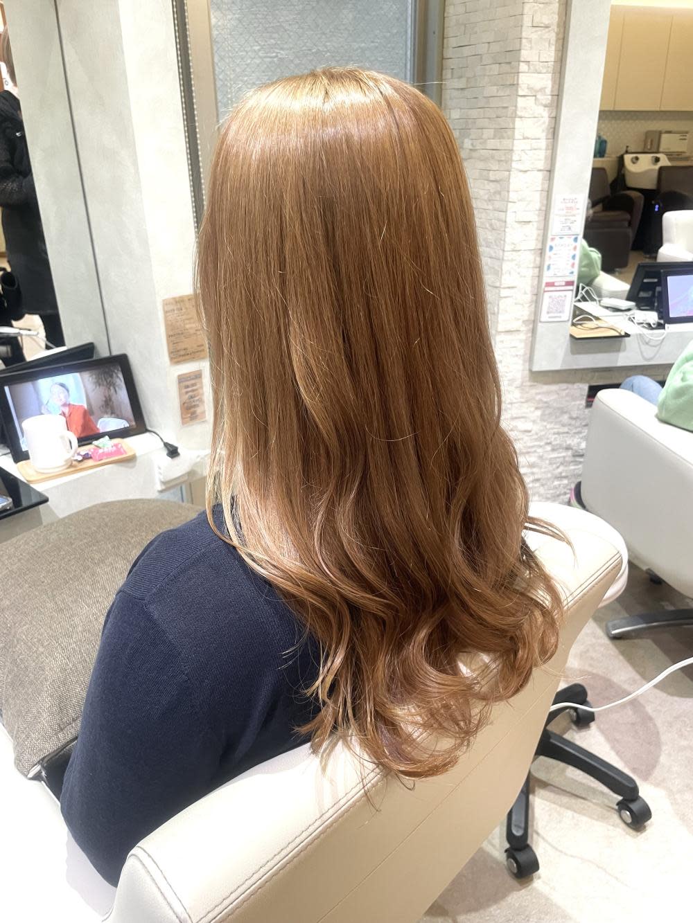 VISAGE plus【ヴィサージュ プラス】【ヴィサージュ プラス】のスタイル紹介。やわらかく透ける、ミルクティーベージュ