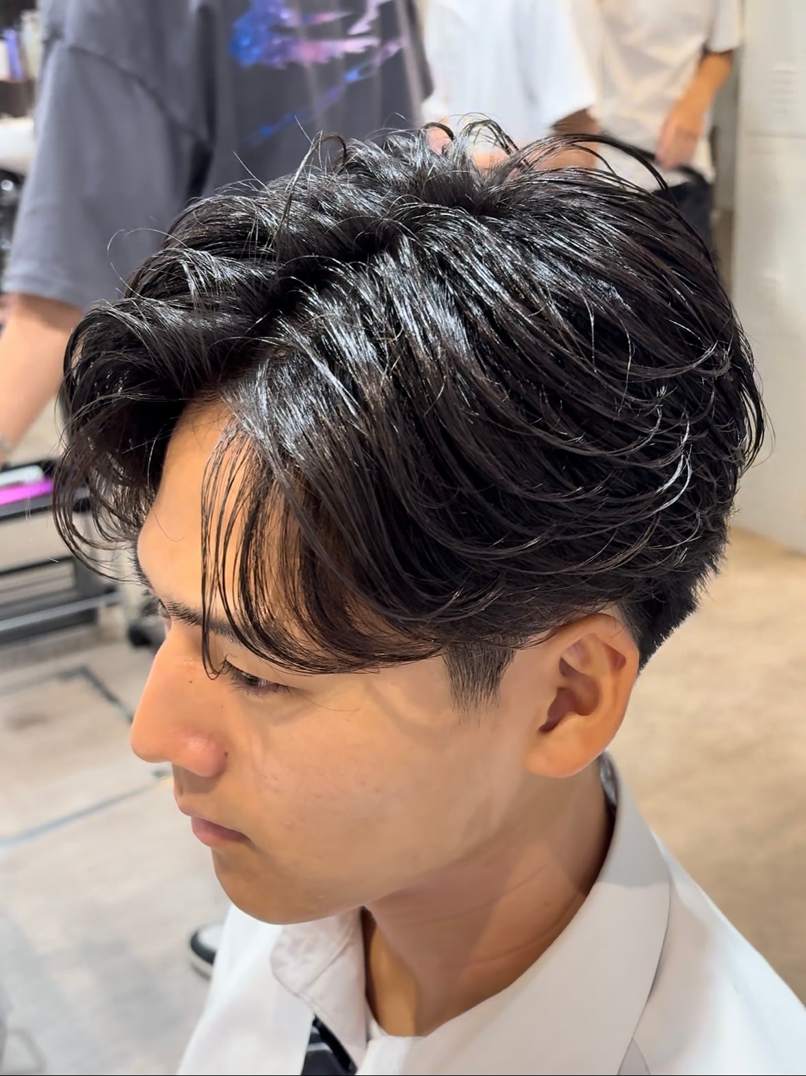 FLAVA Men's hair メンズサロン吉祥寺【フレイバ メンズヘア】【フレイバ メンズヘア】のスタイル紹介。フェザーショート　毛流れパーマ　コンマセンターパート　