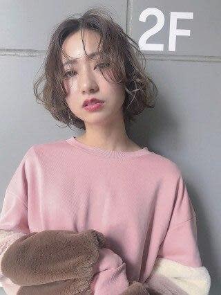 半個室型美容室 Sourire 新宮店【ハンコシツガタビヨウシツ スーリール シングウテン】のスタイル紹介。【パーマスタイル】　ボブ　×　デザインカラー　