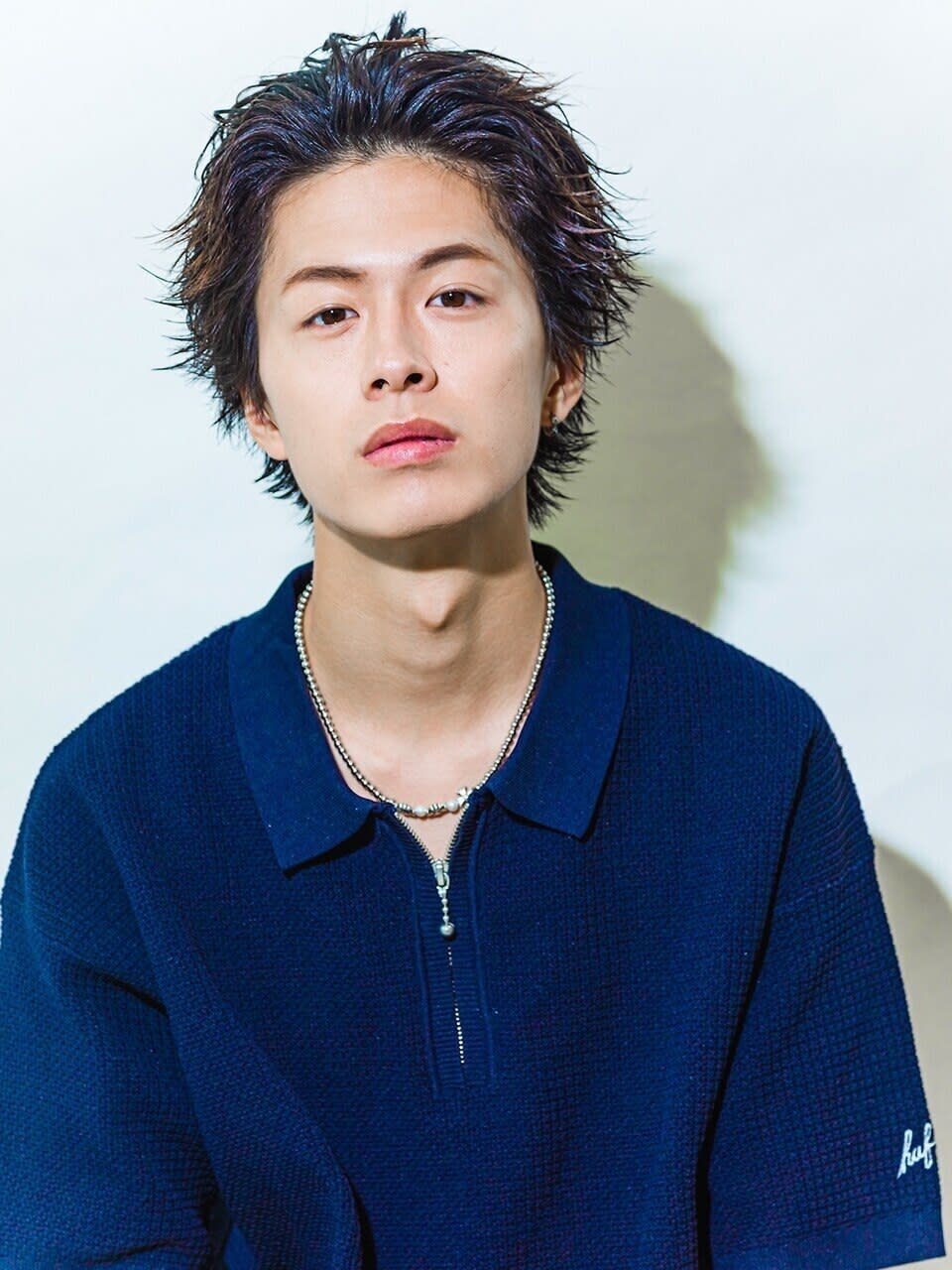 CANAAN hair salon 表参道店【カナン ヘアサロン オモテサンドウテン】のスタイル紹介。メンズ・ウエーブヘア リバースアップバング スパイキーショー
