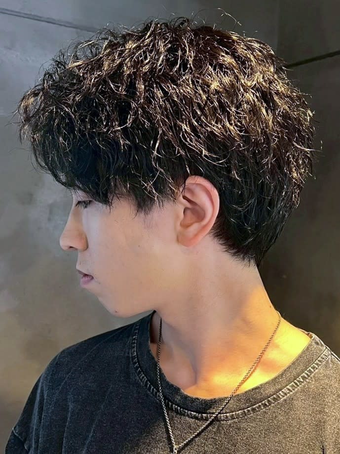 THIS IS BARBER【ディス イズ バーバー】のスタイル紹介。ツイストスパイラルパーマ 束感 20代 マッシュ