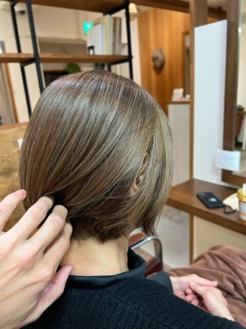 chill out 南塚口本店【チルアウト ミナミツカグチホンテン】のスタイル紹介。グレイカラー×ボブ