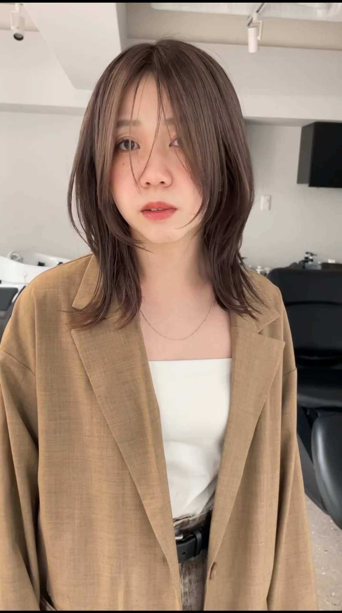 Quattro【キャトル】のスタイル紹介。抜け感のある大人ベージュレイヤー