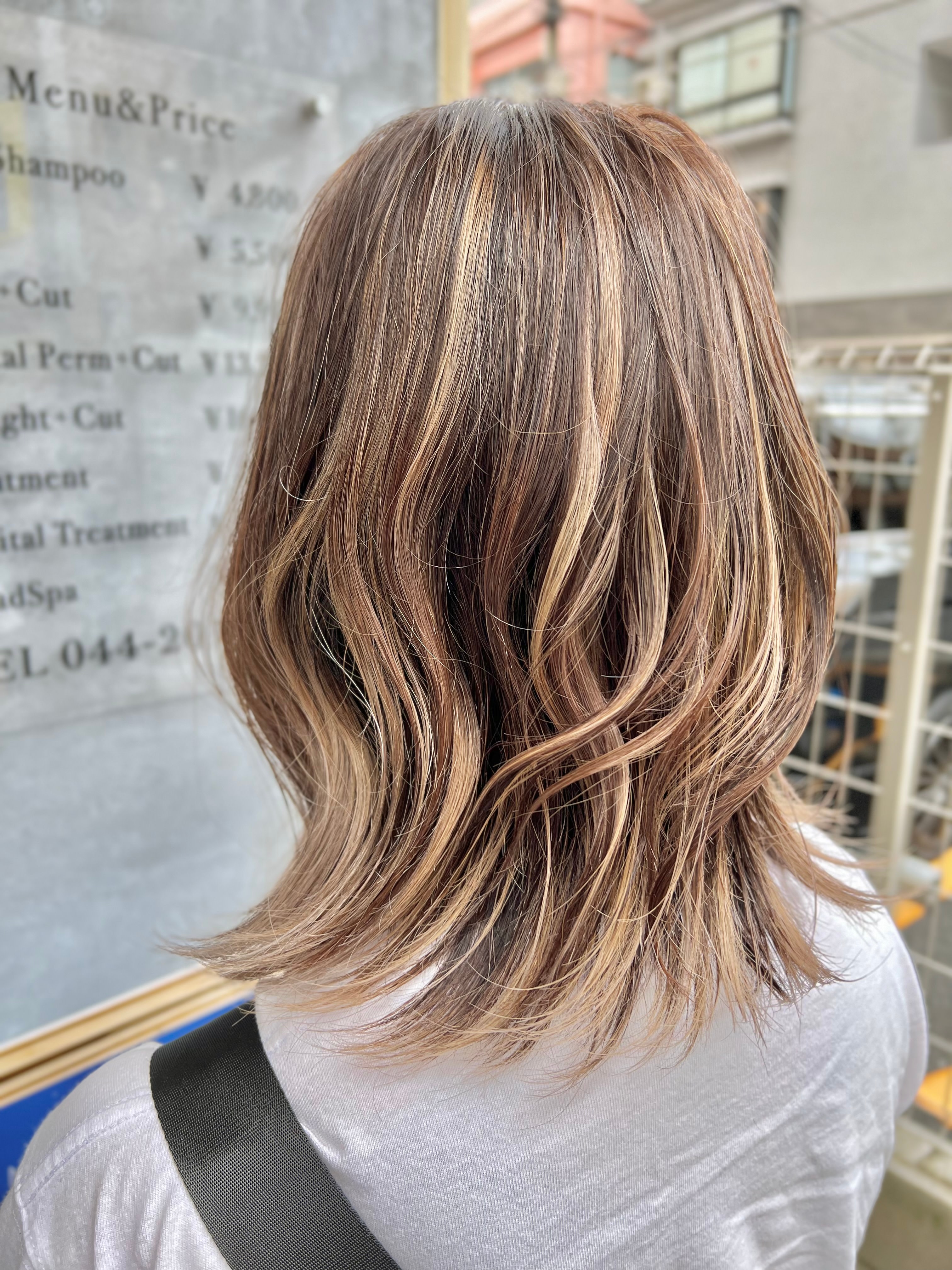 BUZZIot/h【バジオットエイチ】のスタイル紹介。ミディアムレイヤー×コントラストハイライト