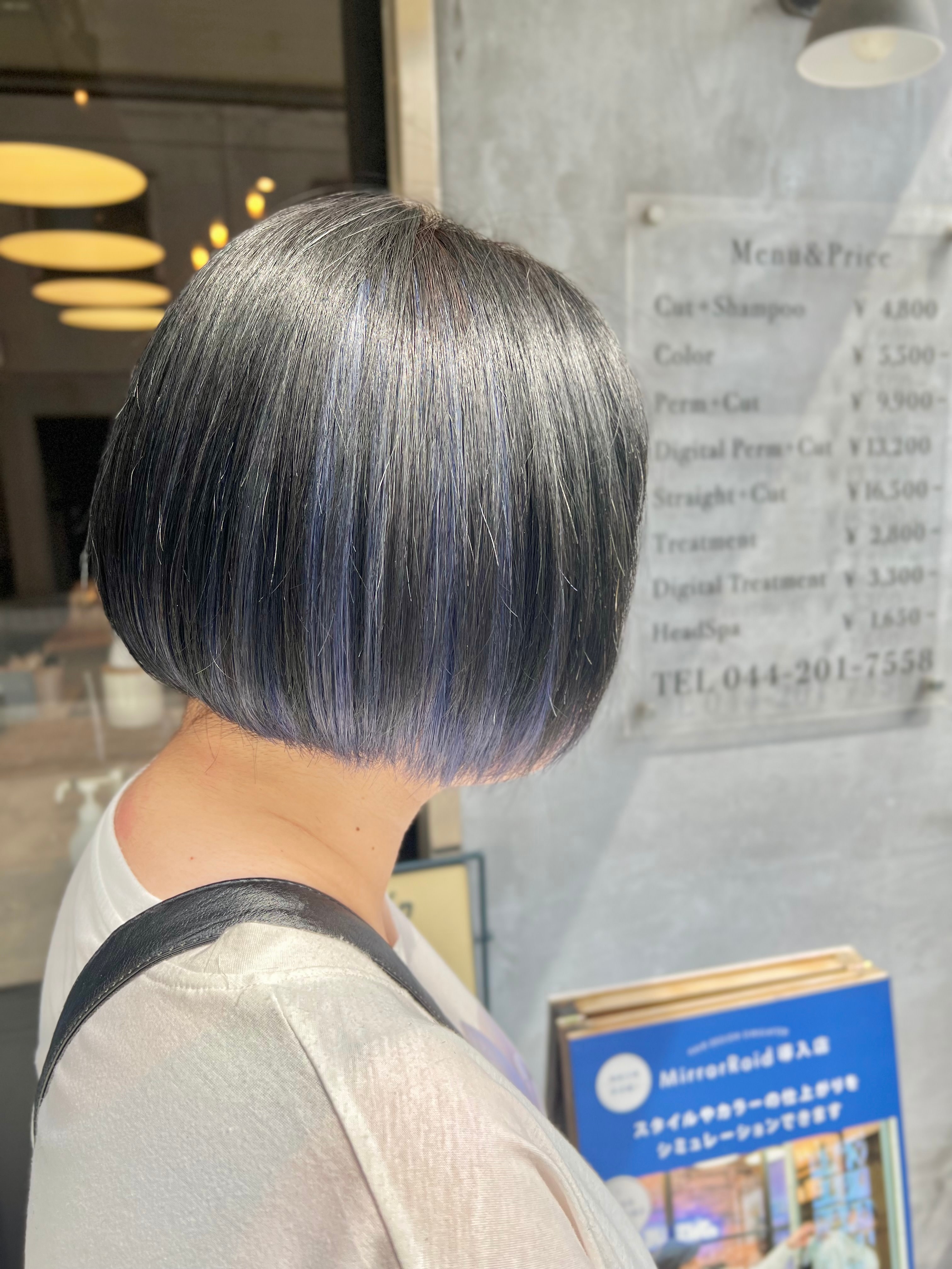 BUZZIot/h【バジオットエイチ】のスタイル紹介。透明感ブルー×艶ボブ