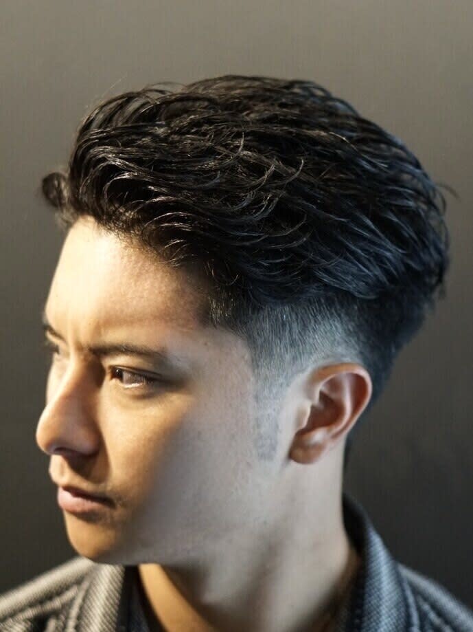 銀座shino~灯~HANARE メンズ 理容室 barber【トモシビ ハナレ バーバー 】【ギンザシノトモシビハナレメンズリヨウシツバーバー】のスタイル紹介。オールバックパーマ