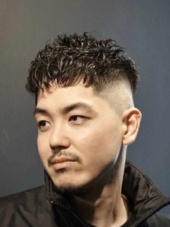 銀座shino~灯~HANARE メンズ 理容室 barber【トモシビ ハナレ バーバー 】【ギンザシノトモシビハナレメンズリヨウシツバーバー】のスタイル紹介。フェードダウンバング