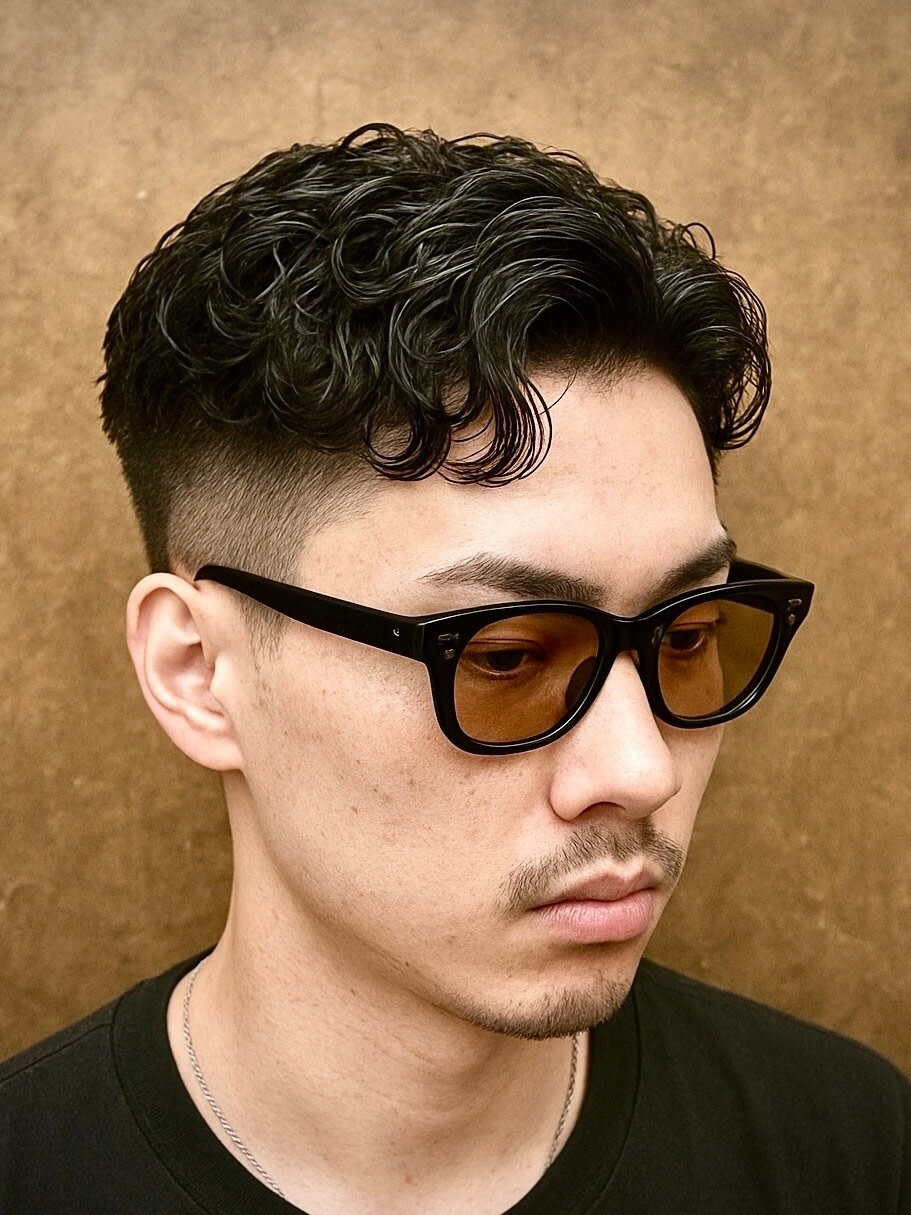 銀座shino~灯~HANARE メンズ 理容室 barber【トモシビ ハナレ バーバー 】【ギンザシノトモシビハナレメンズリヨウシツバーバー】のスタイル紹介。ショートウェーブパーマスタイル