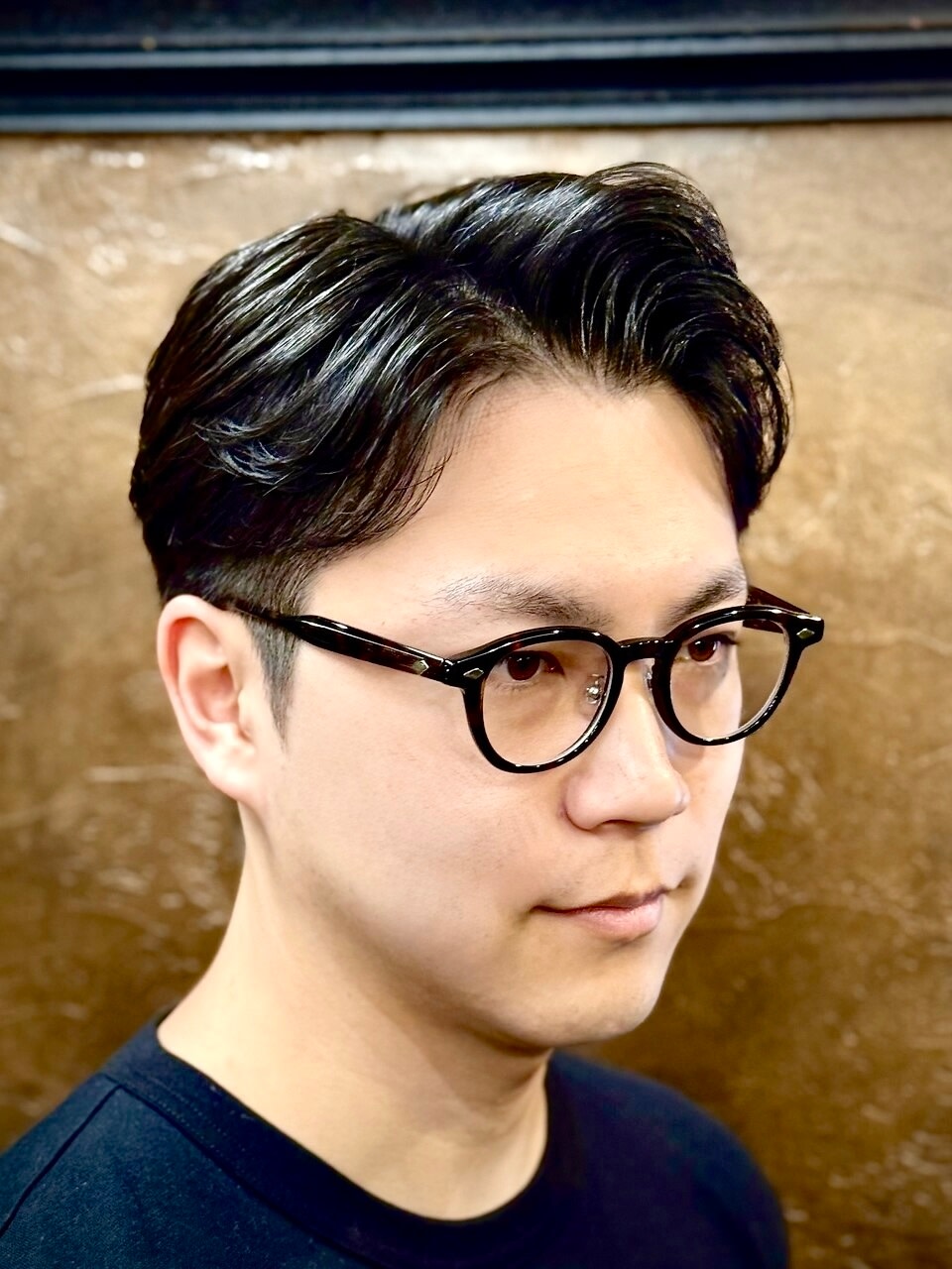 銀座shino~灯~HANARE メンズ 理容室 barber【トモシビ ハナレ バーバー 】【ギンザシノトモシビハナレメンズリヨウシツバーバー】のスタイル紹介。ビジネス毛流れスタイル