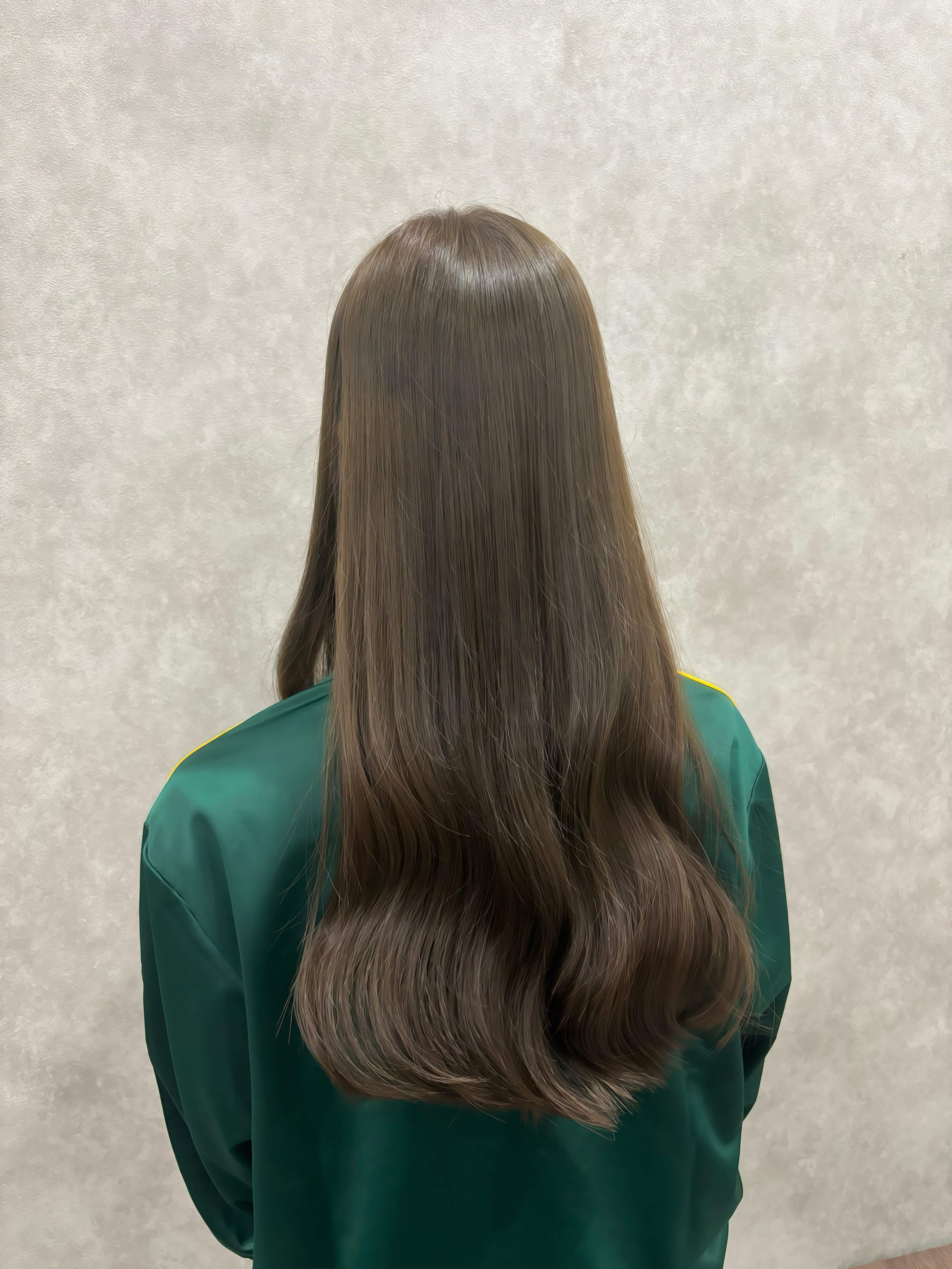 INCE HAIR 明石【インスヘアーアカシ】のスタイル紹介。オリーブベージュ×ロング