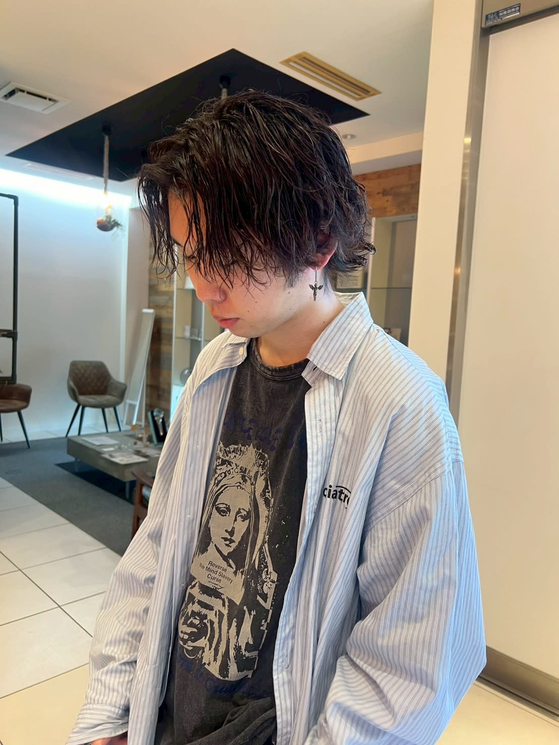 COMILE【コミレ】のスタイル紹介。センターパートスパイラル