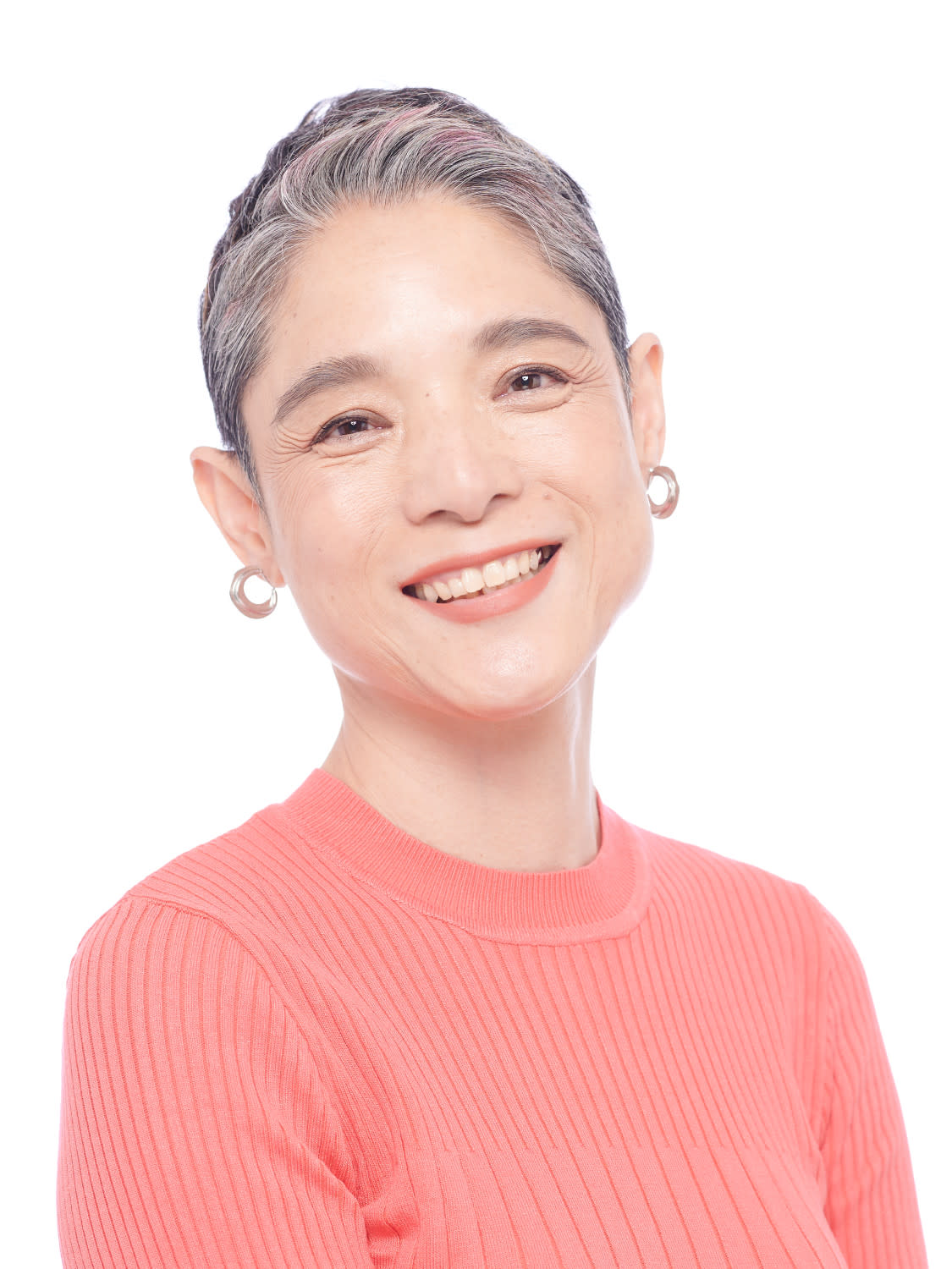 えがお美容室【エガオビヨウシツ】のスタイル紹介。50代60代の方にに◎グレイヘアショート